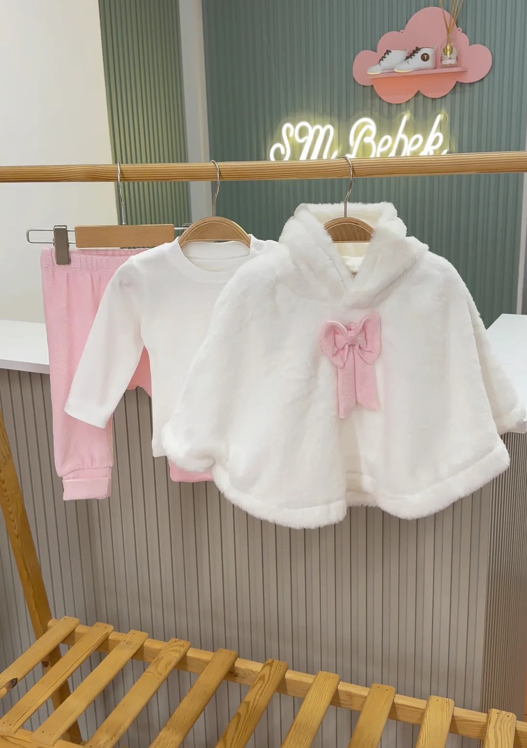Kız Bebek Badili Tüylü Panço Üçlü Takım