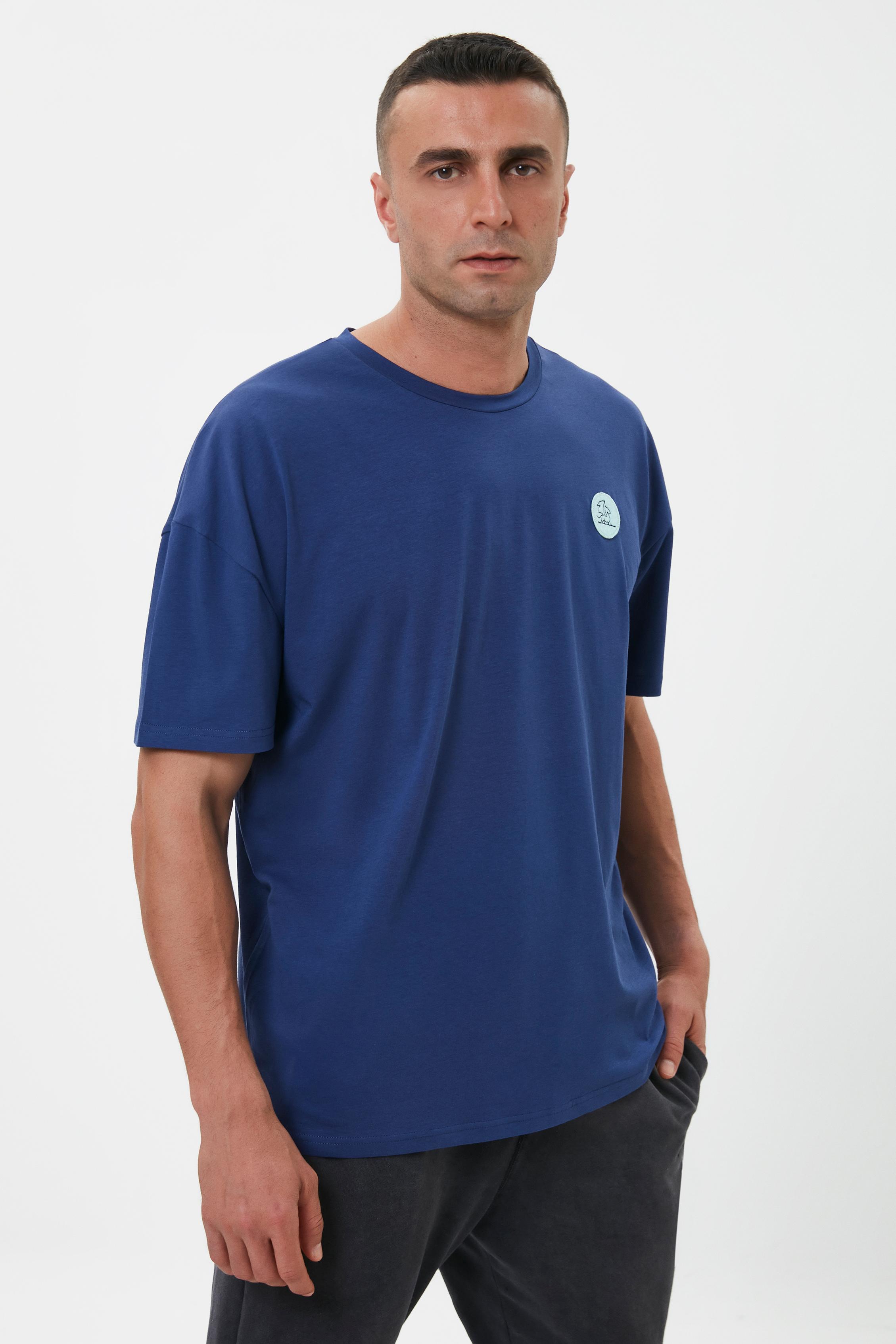 Circle Of Love - Men Oversize T-Shirt - Indigo