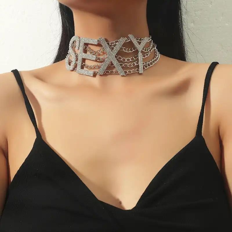 Sexy yazılı taşlı kolye