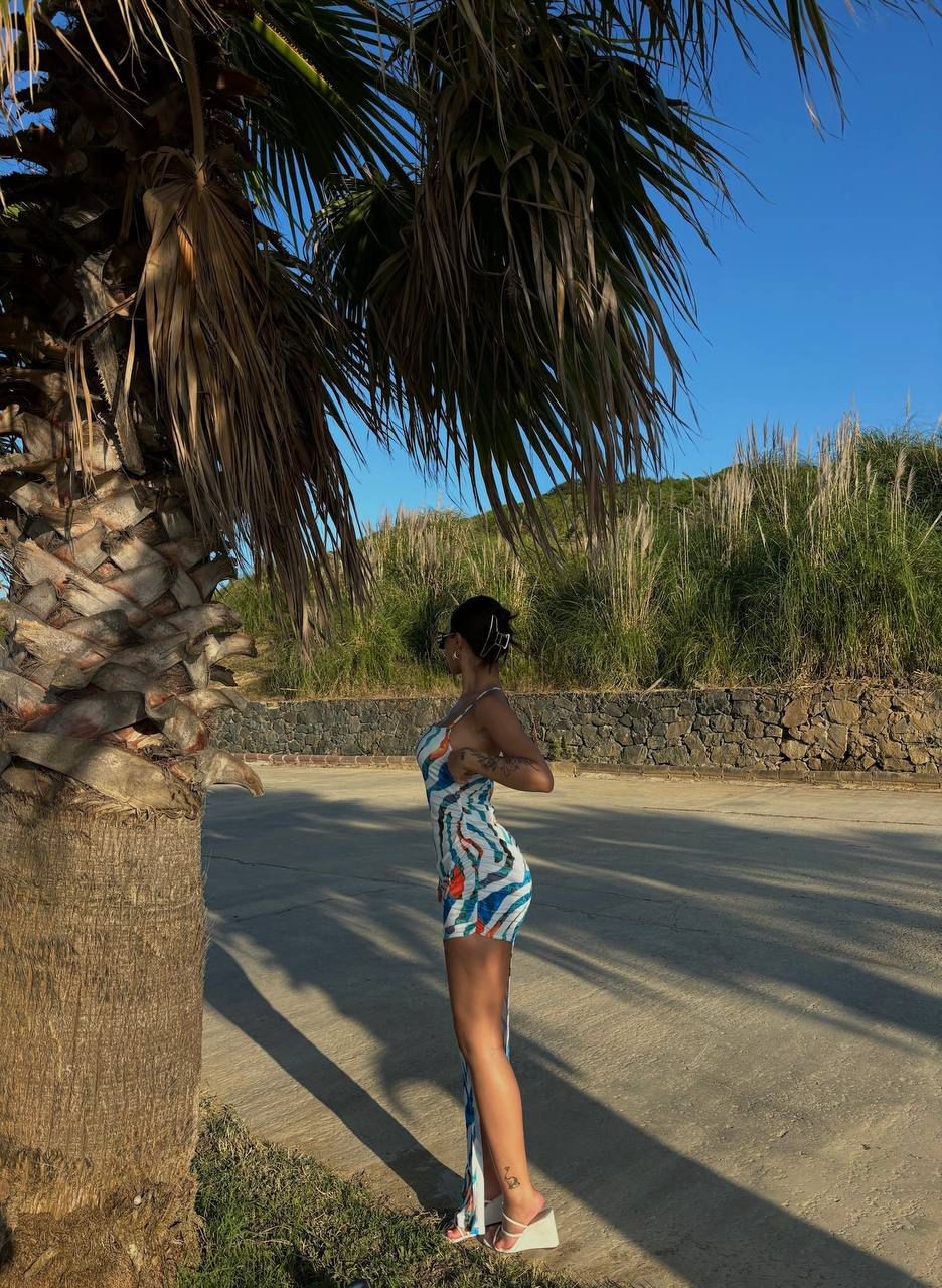 Yırtmaçlı Göğüs Astarlı Sırt Zincir Detaylı Maxi Boy Elbise