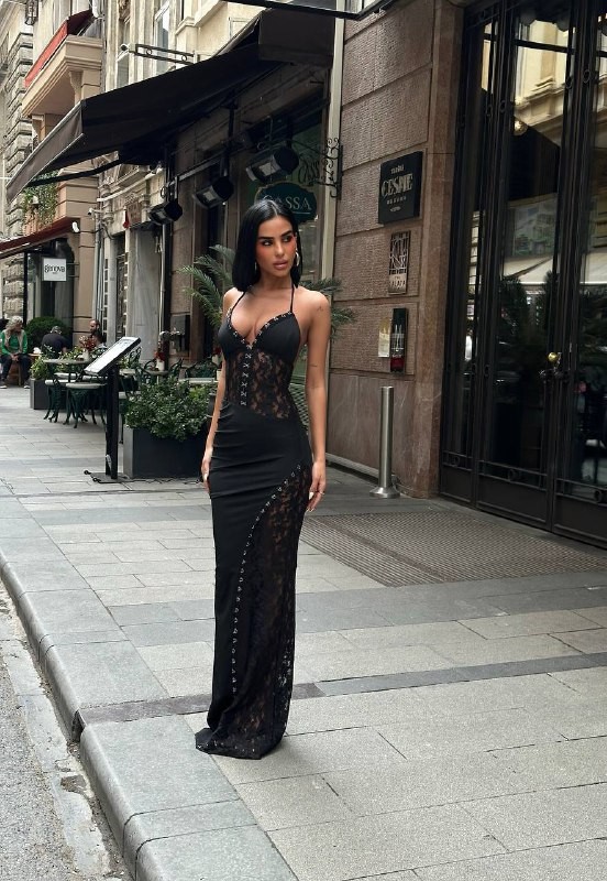 Göğüs Astarlı Yırtmaçlı Agraf Detaylı Maxi Boy Elbise