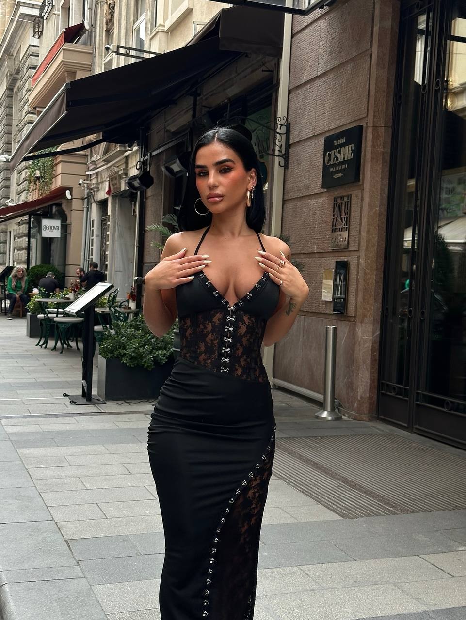 Göğüs Astarlı Yırtmaçlı Agraf Detaylı Maxi Boy Elbise