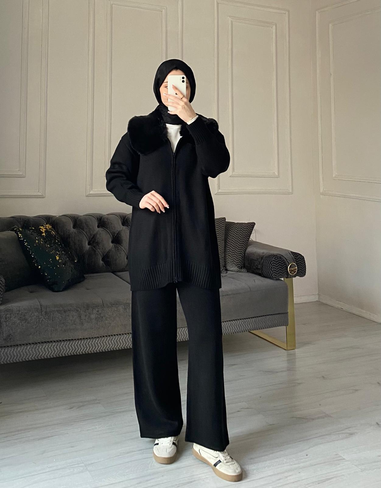 Emma Yakası Kürklü Triko Takım - Siyah