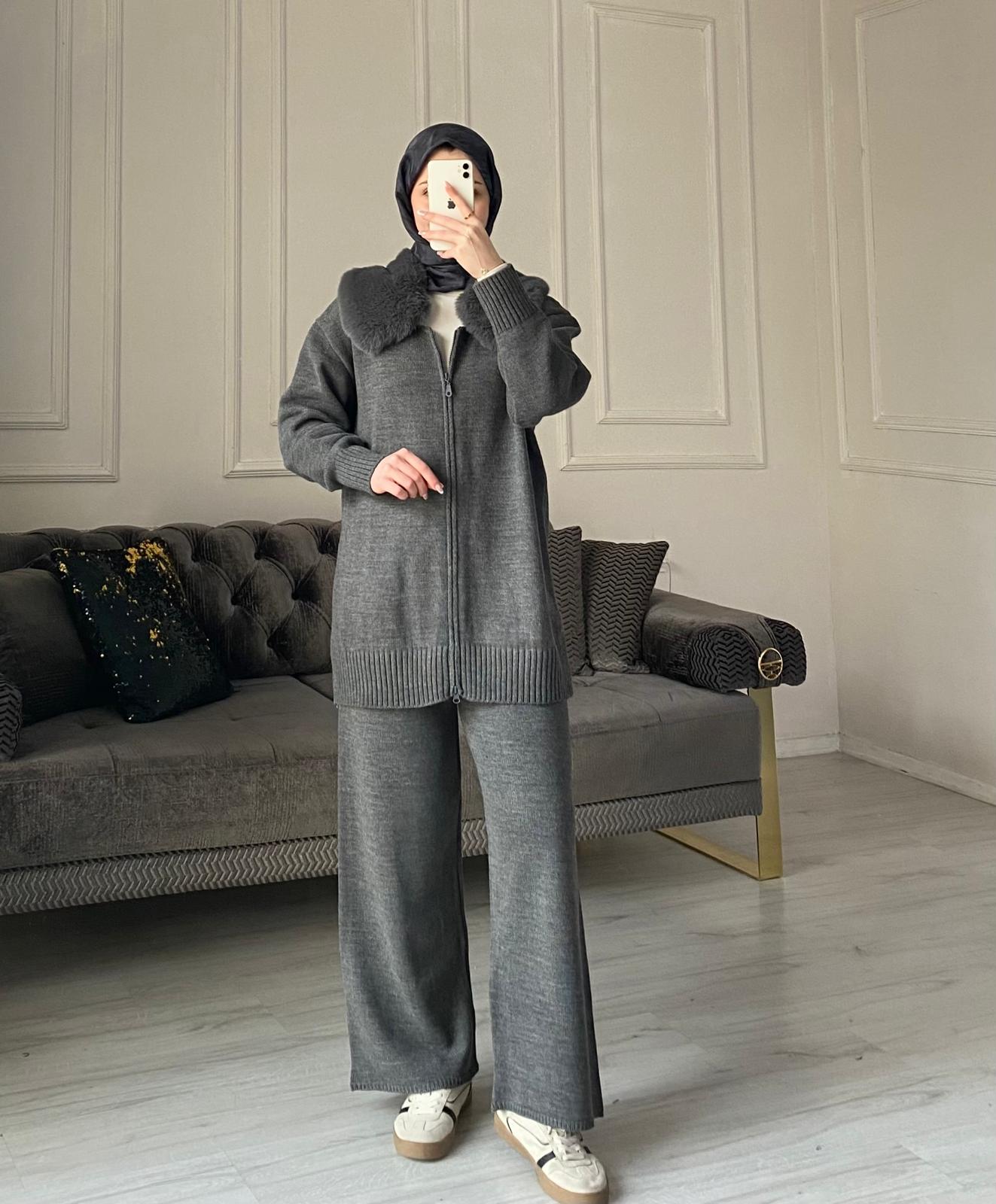 Emma Yakası Kürklü Triko Takım - Antrasit