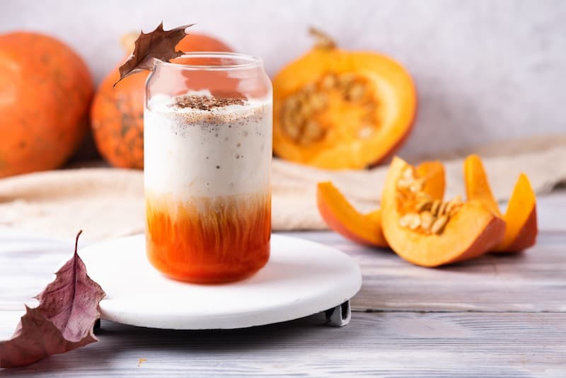 Sonbahar temalı Pumpkin Spice Latte kahve