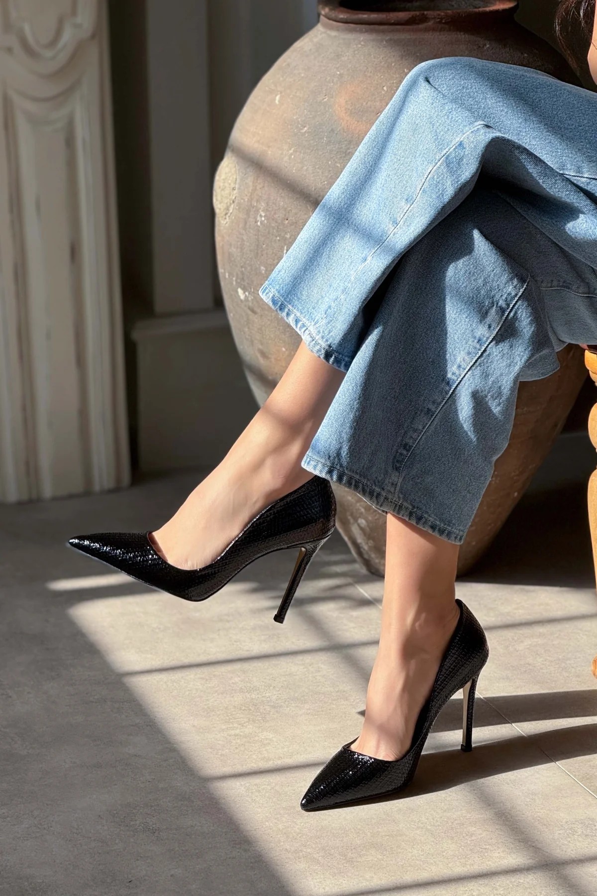 VANESSA SİYAH HASIR RUGAN SİVRİ BURUN KADIN STİLETTO 8 CM