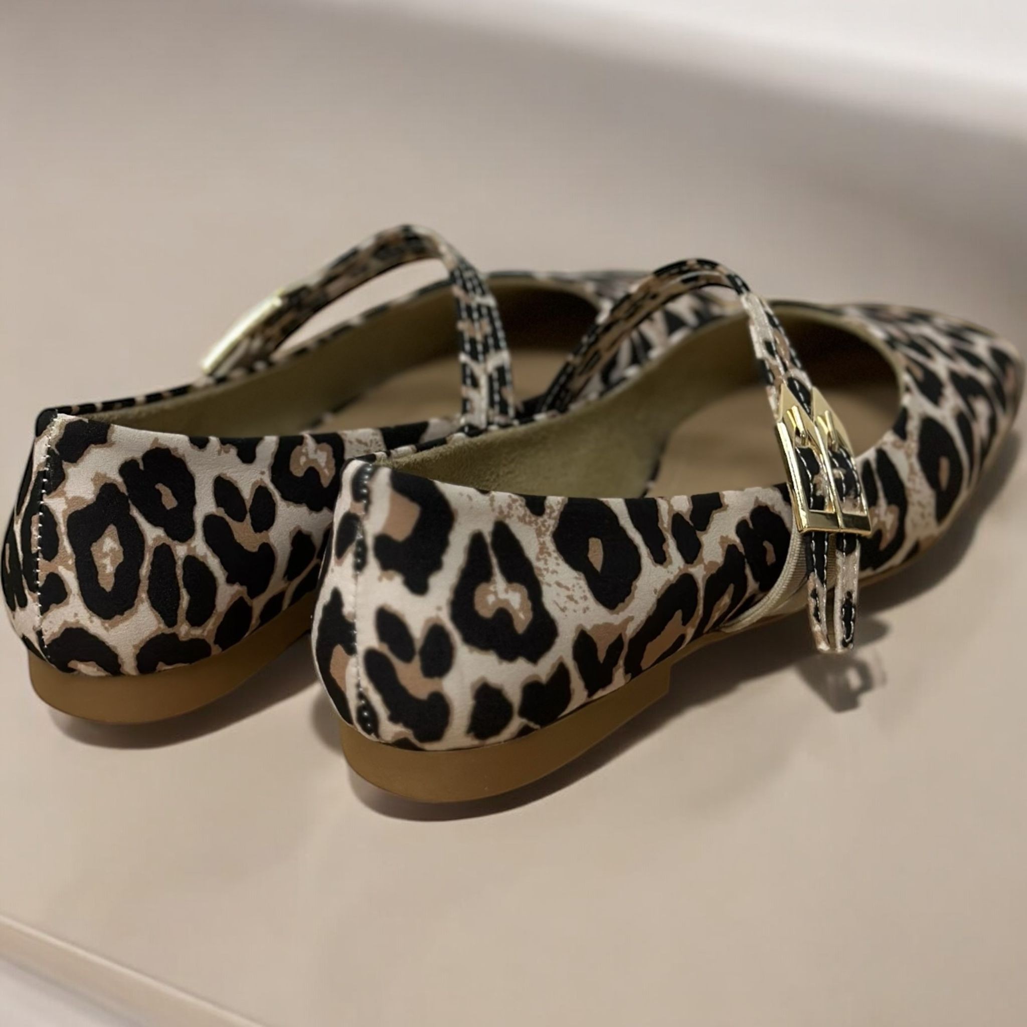 Comfort Leopar Desen Saten Küt Burun Kemer Detaylı Kadın Babet