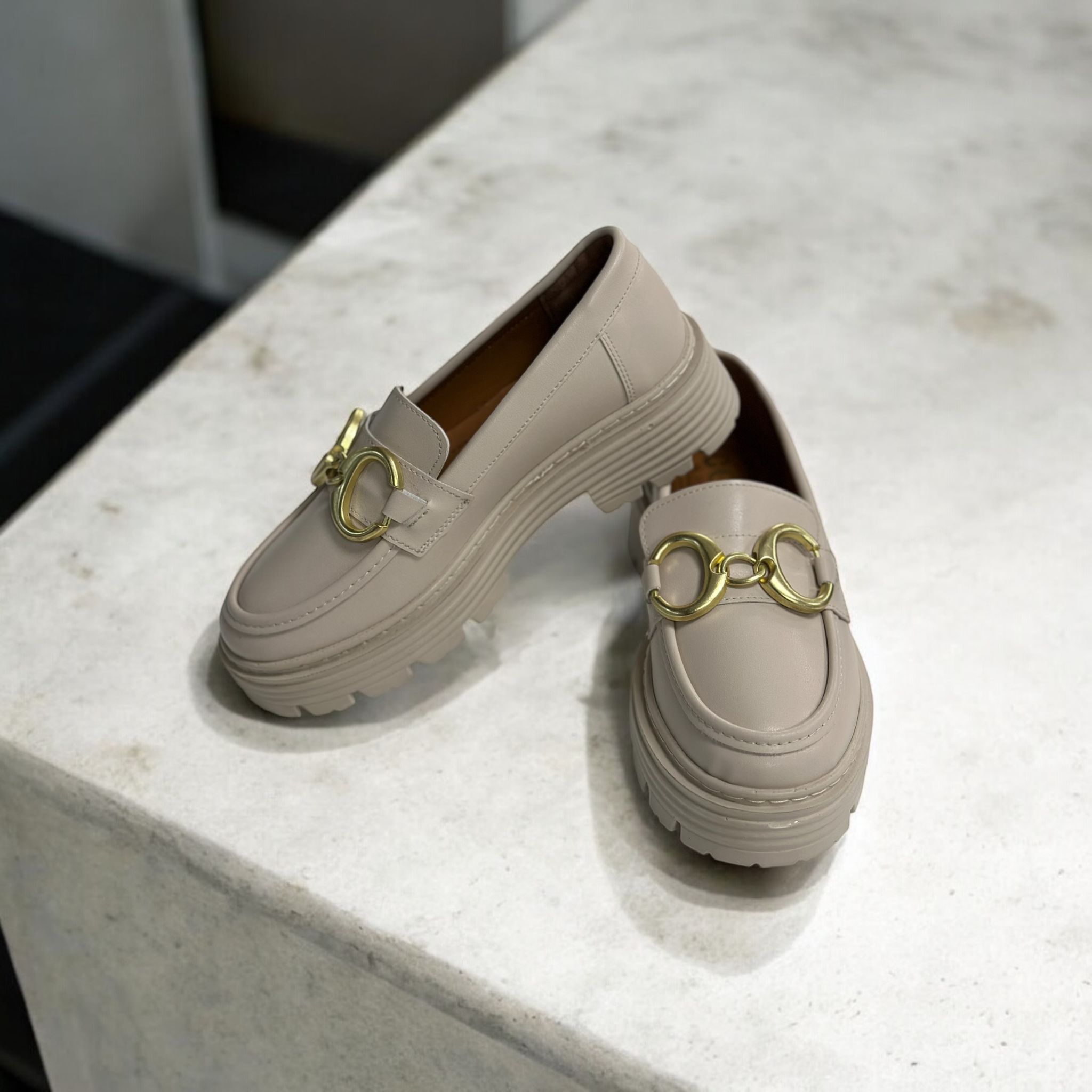 Loafer Gold Zincir Detaylı Krem Kadın Casual Ayakkabı