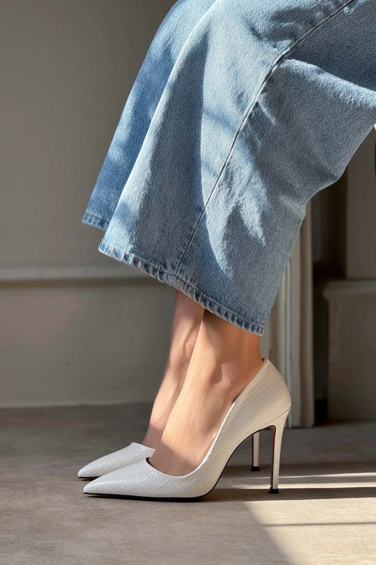 VANESSA BEYAZ HASIR RUGAN SİVRİ BURUN KADIN STİLETTO 8 CM