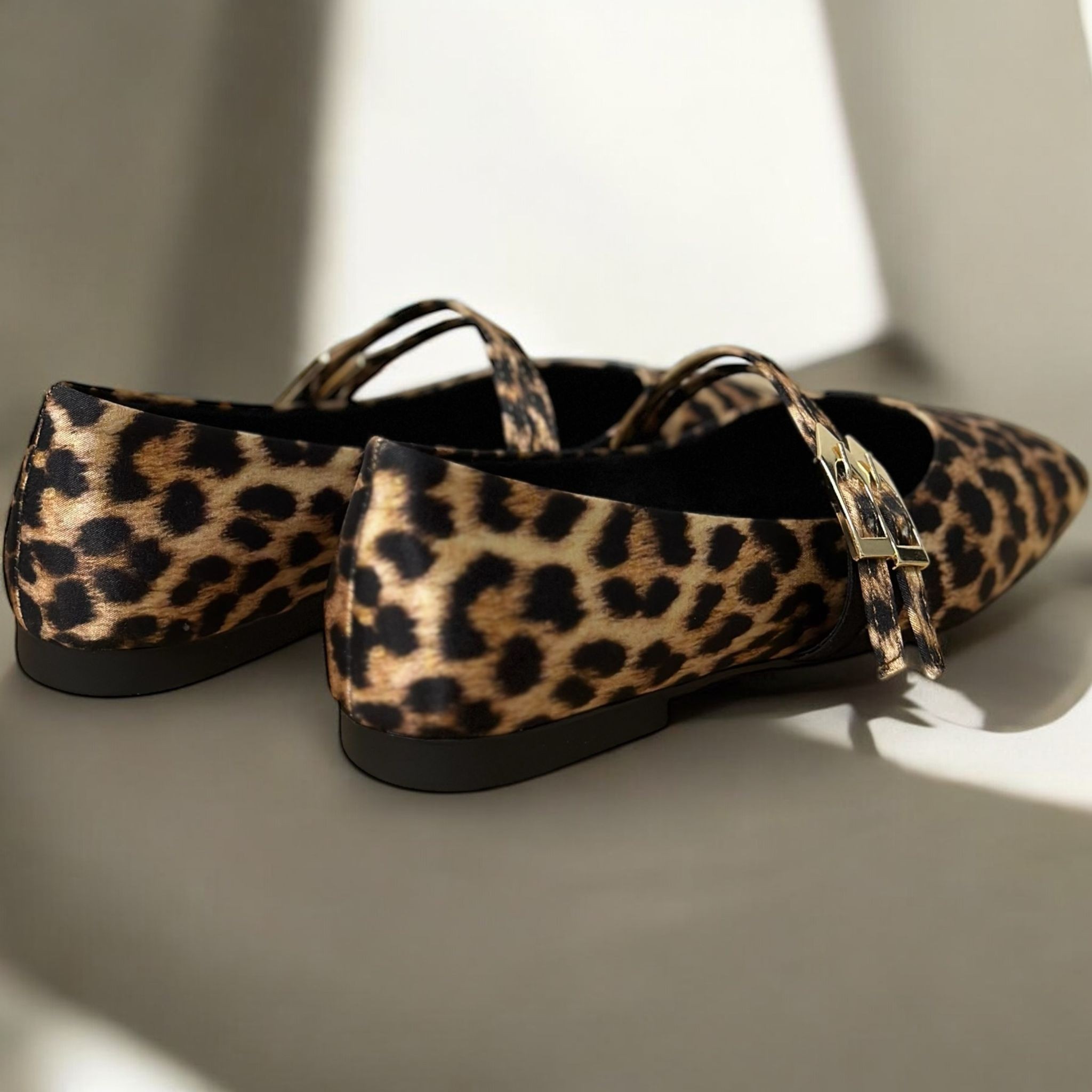 Comfort Koyu Leopar Desen Saten Küt Burun Kemer Detaylı Kadın Babet
