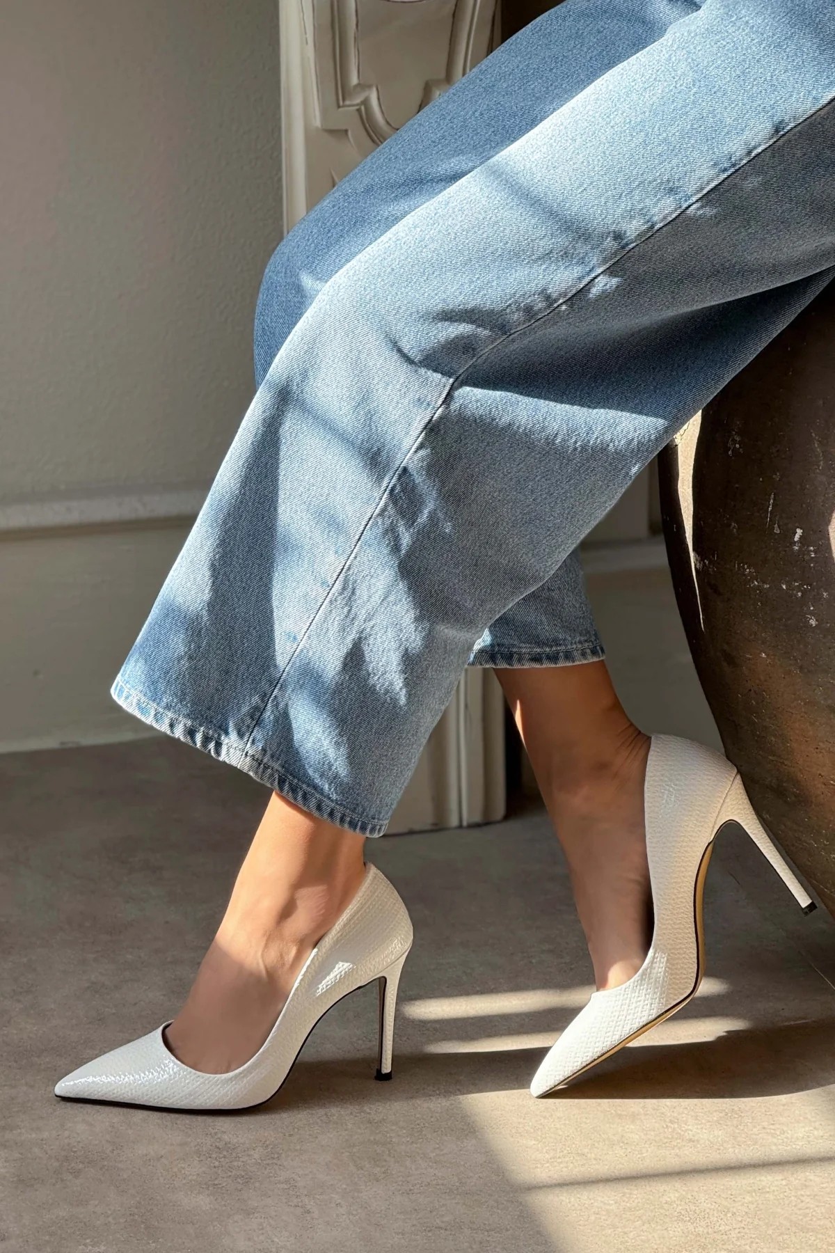 VANESSA BEYAZ HASIR RUGAN SİVRİ BURUN KADIN STİLETTO 8 CM
