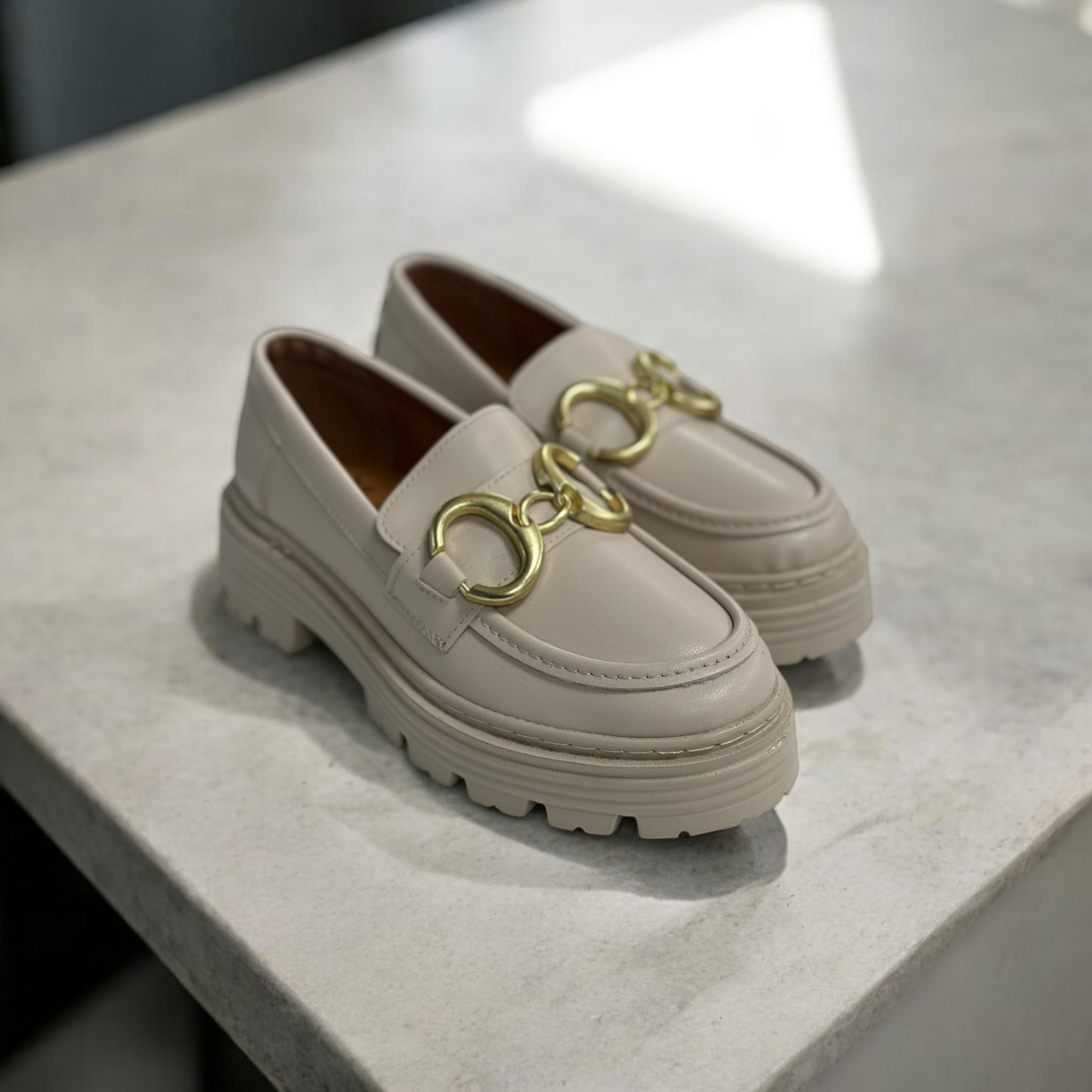Loafer Gold Zincir Detaylı Krem Kadın Casual Ayakkabı