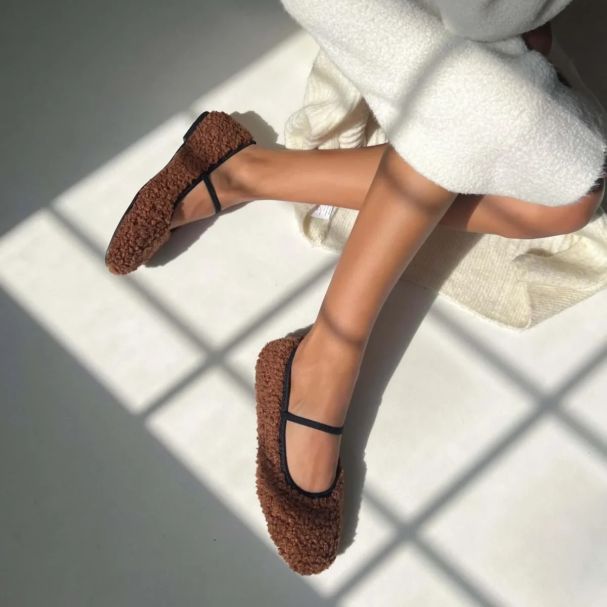 Peluş Kahve Lastik Detay Düz Taban Kadın Babet