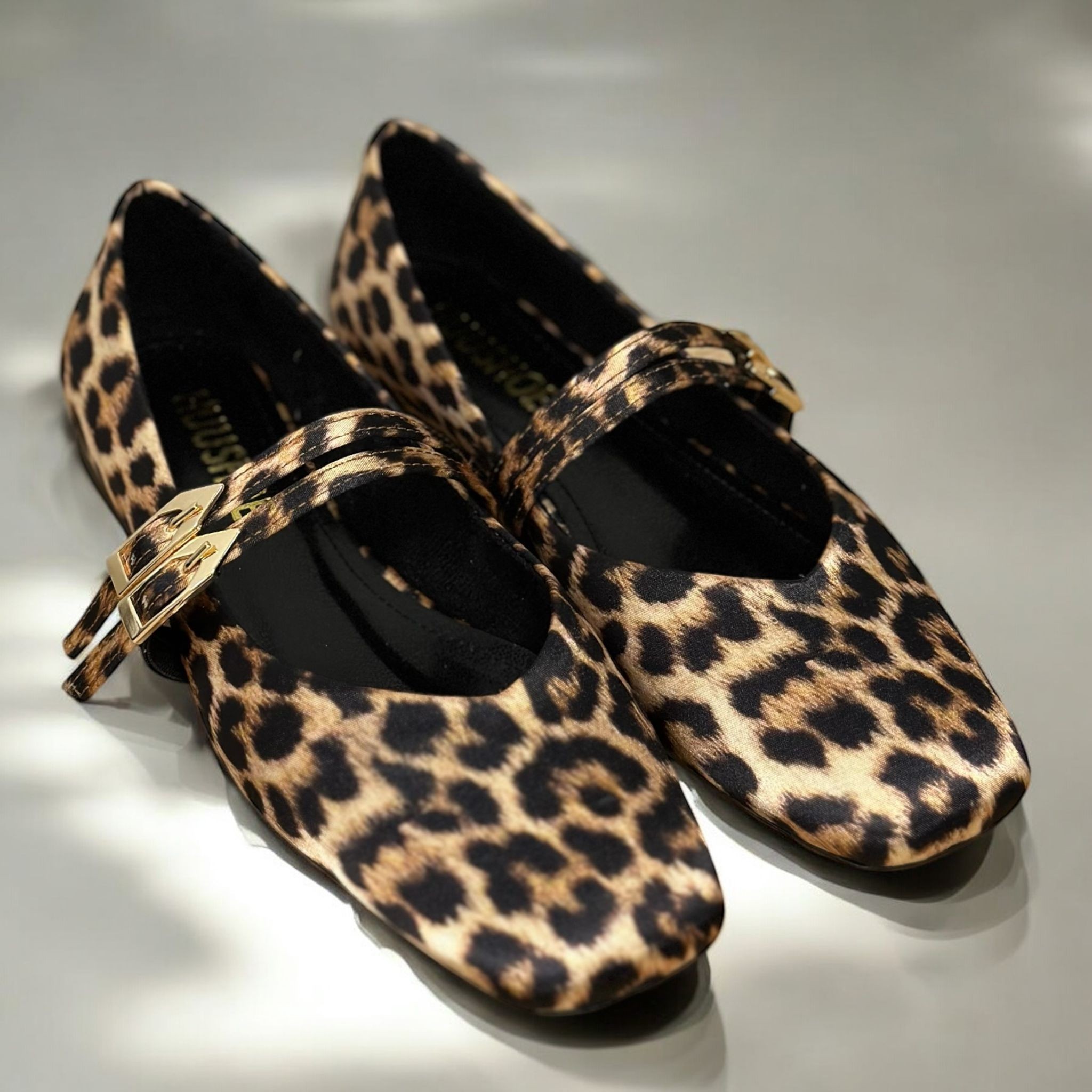 Comfort Koyu Leopar Desen Saten Küt Burun Kemer Detaylı Kadın Babet