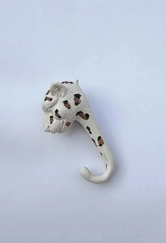 Leopar başlıklı duvar askısı