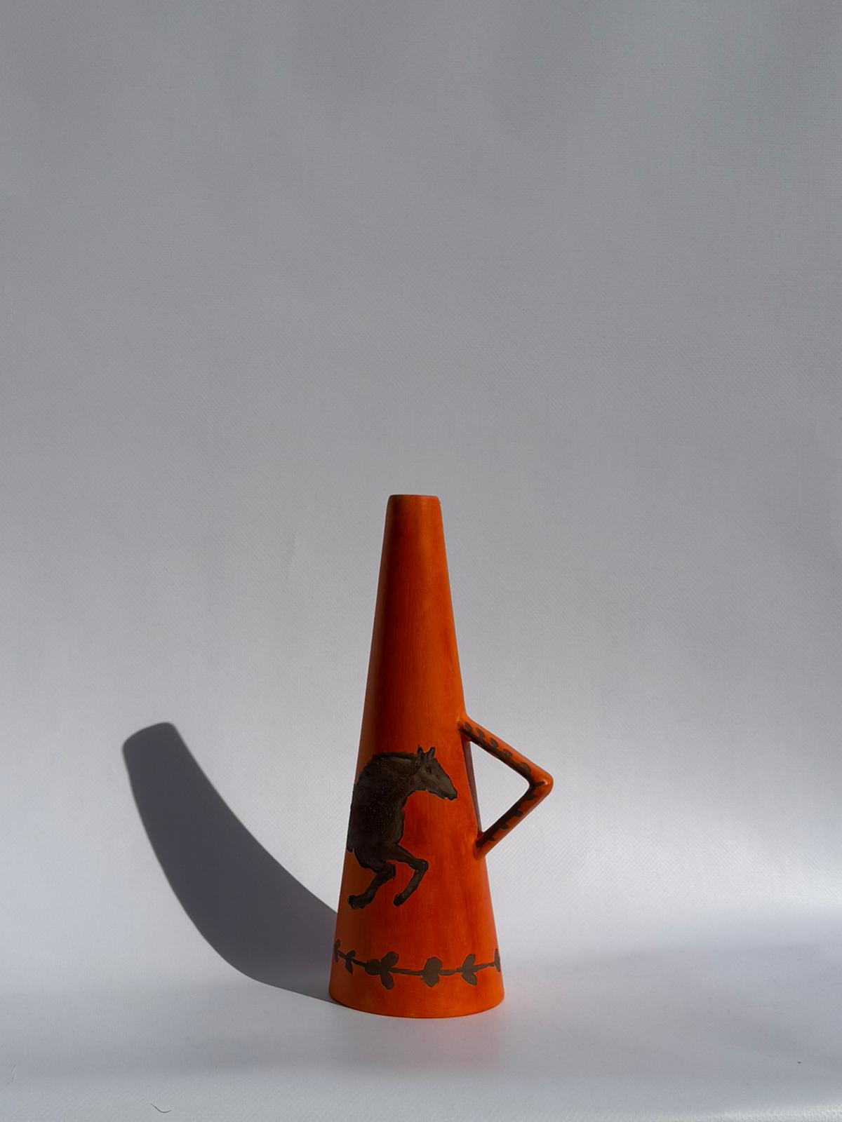 Turuncu at detaylı vazo özel tasarım