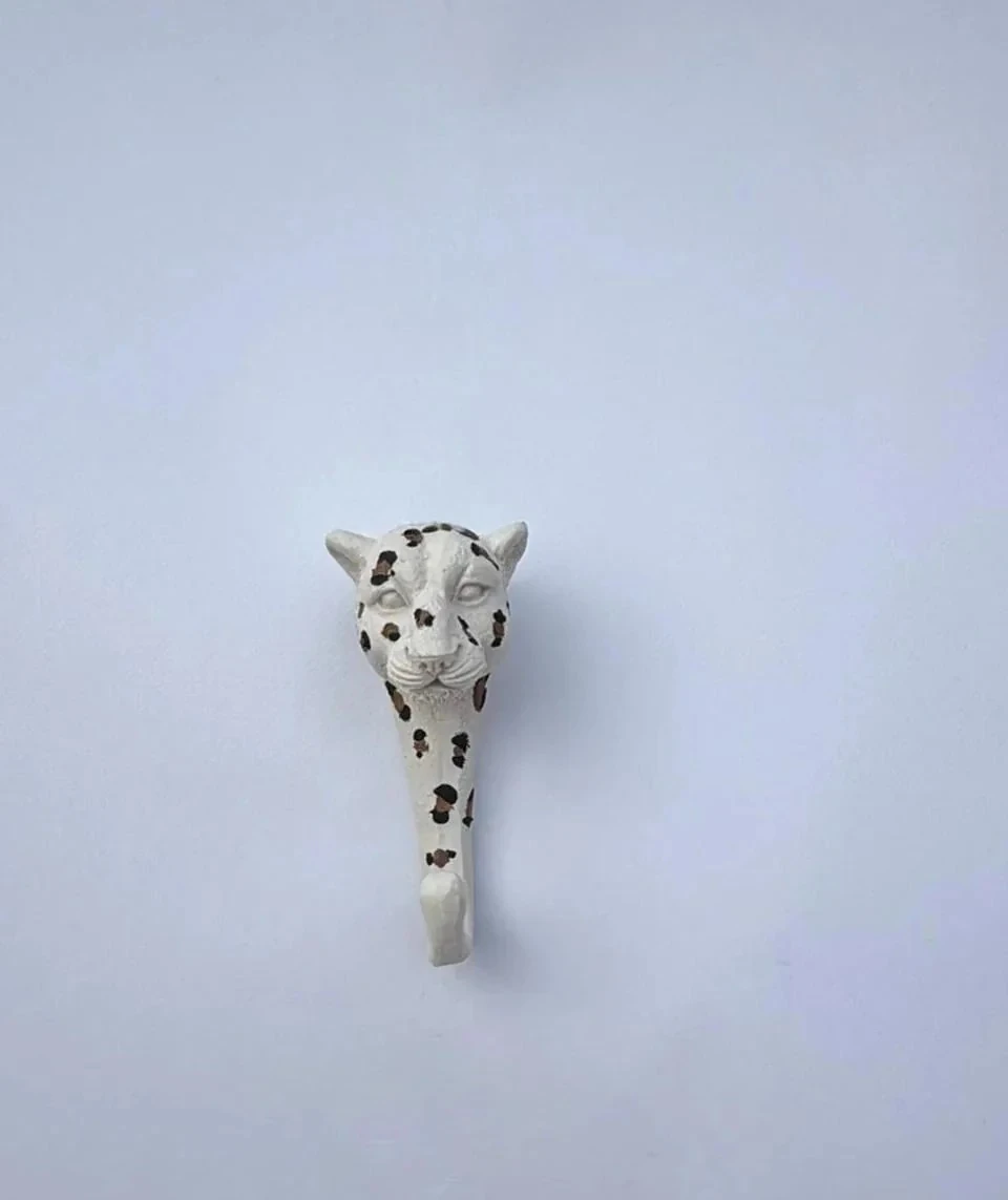 Leopar başlıklı duvar askısı