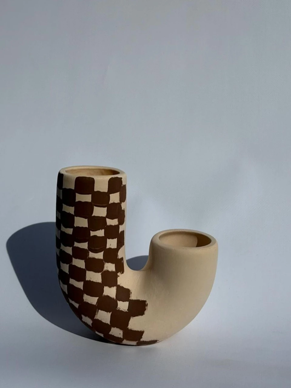 Yarı U şeklinde Kahverengi Çakıl Vazo 