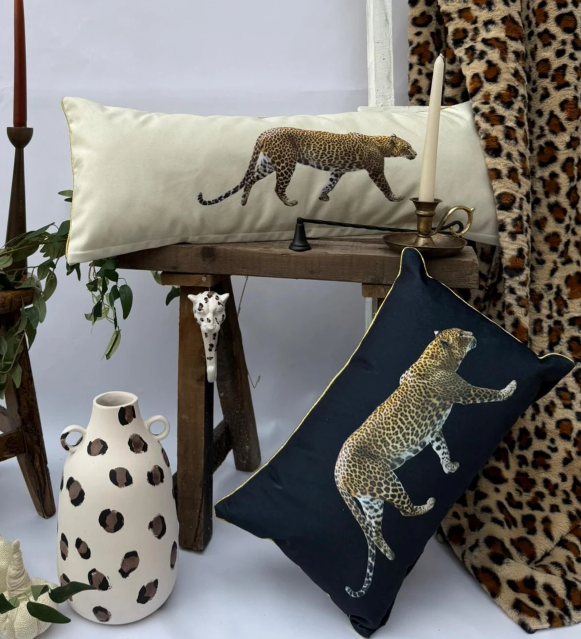 leopar desenli siyah lumbar yastık