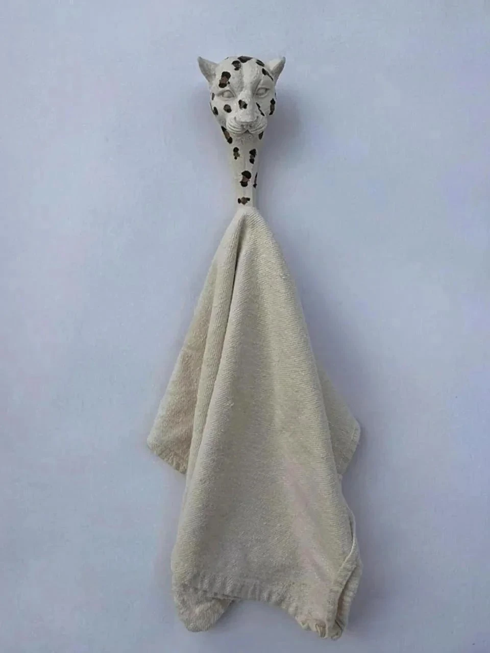 Leopar başlıklı duvar askısı