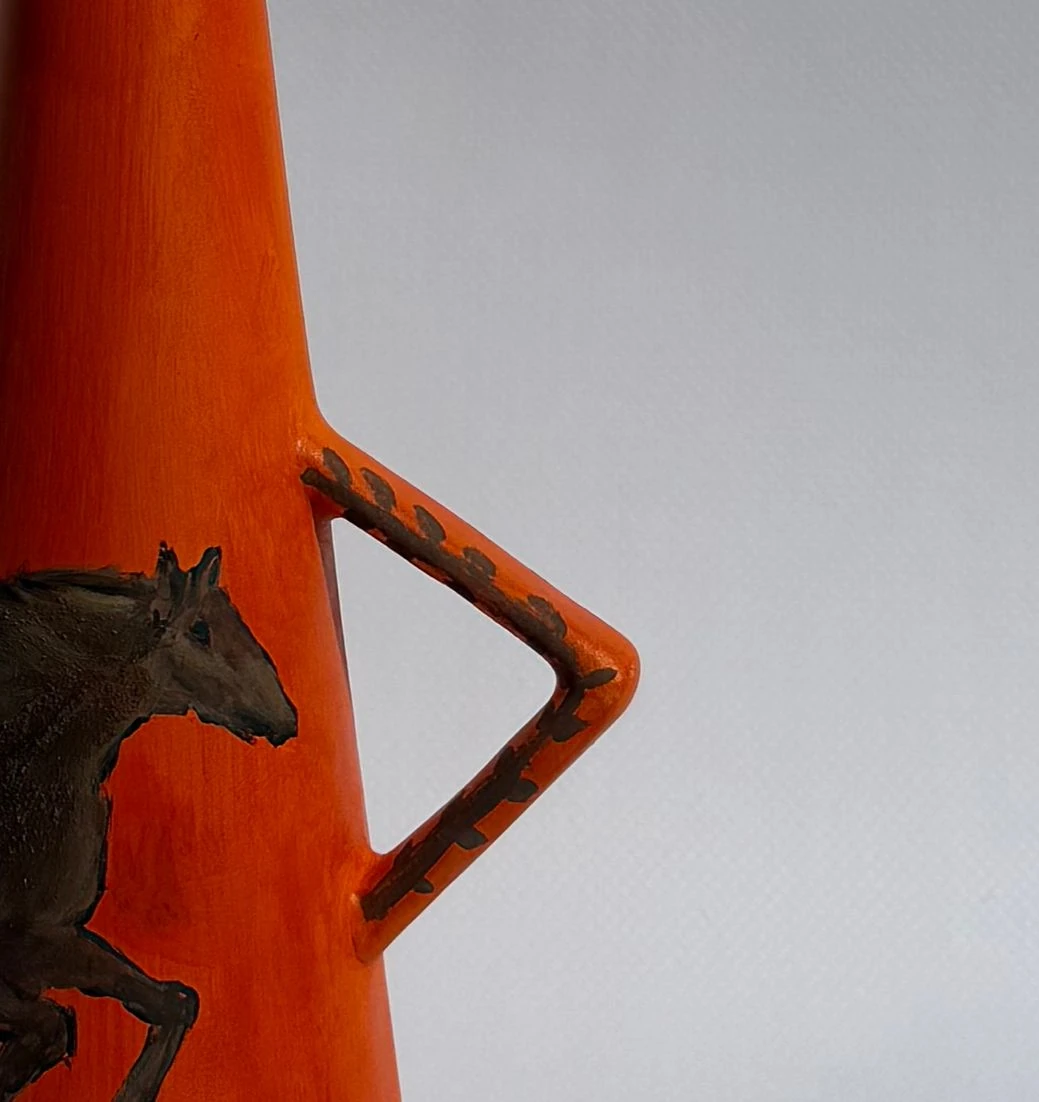 Turuncu at detaylı vazo özel tasarım