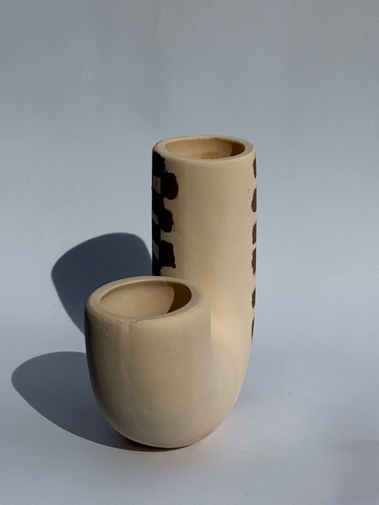 Yarı U şeklinde Kahverengi Çakıl Vazo 