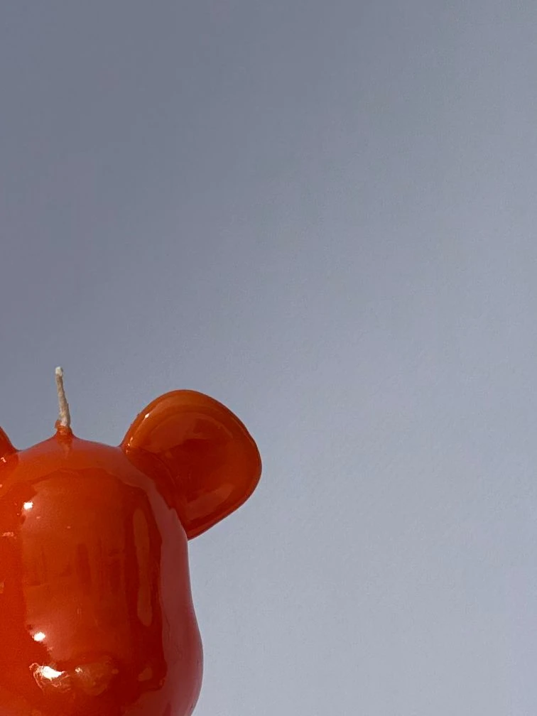 Modern turuncu ayıcık mum 