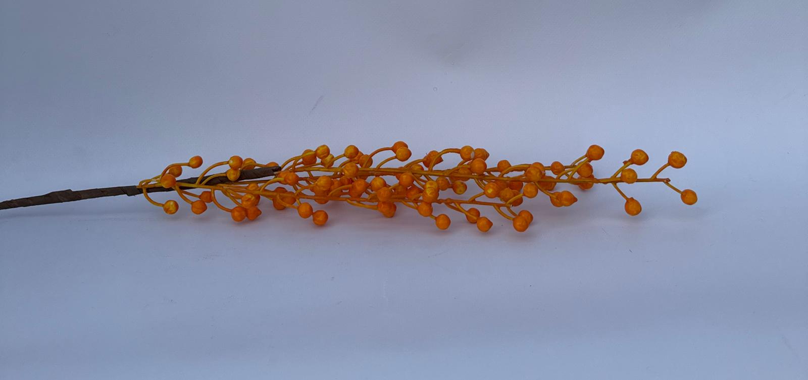 turuncu dekoratif ponpon dal