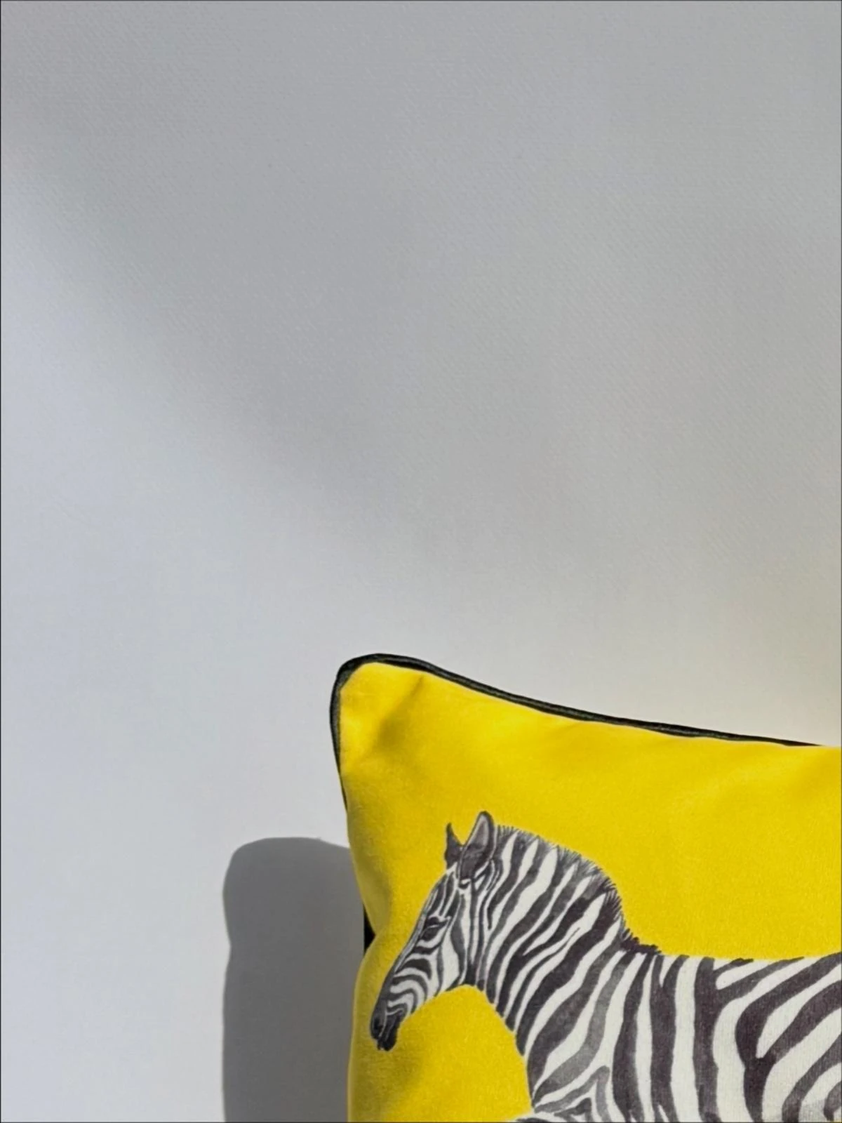 SARI ZEBRA DETAYLI LUMBAR YASTIK