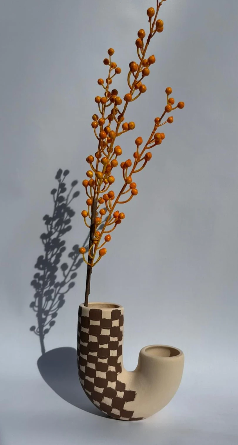 Yarı U şeklinde Kahverengi Çakıl Vazo 