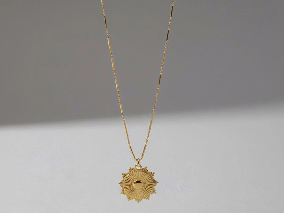 Solis Madalyon Kolye