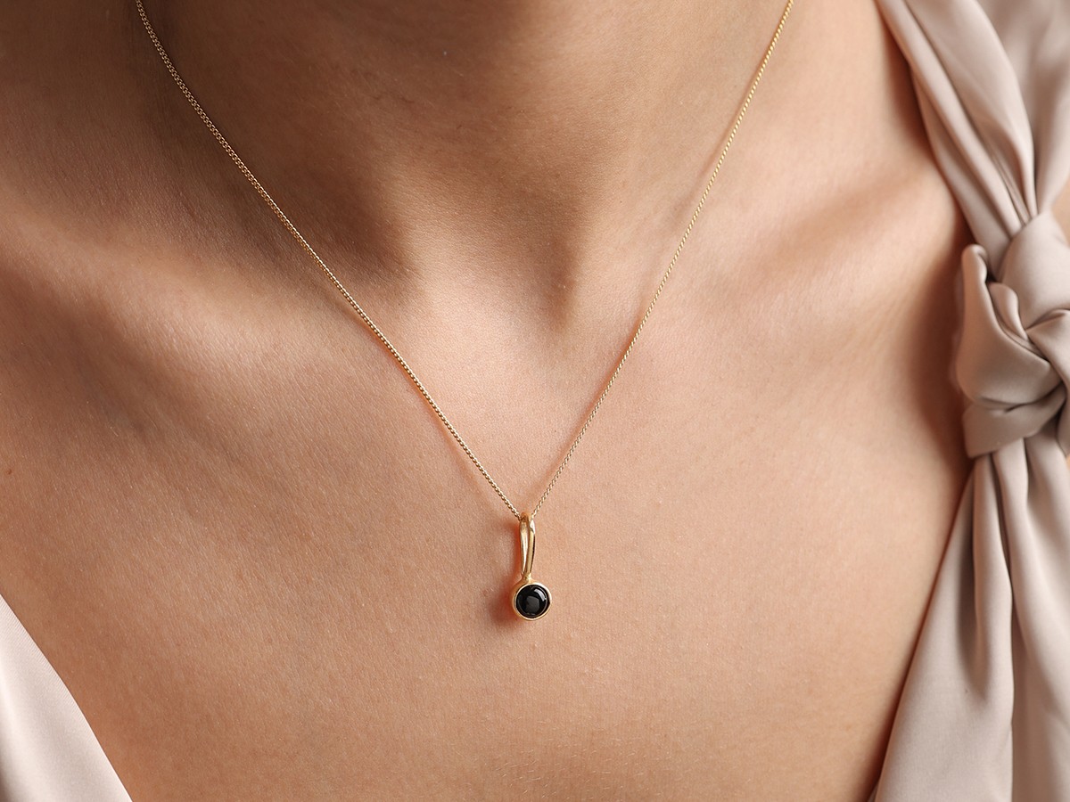 Round Onyx Mini Necklace