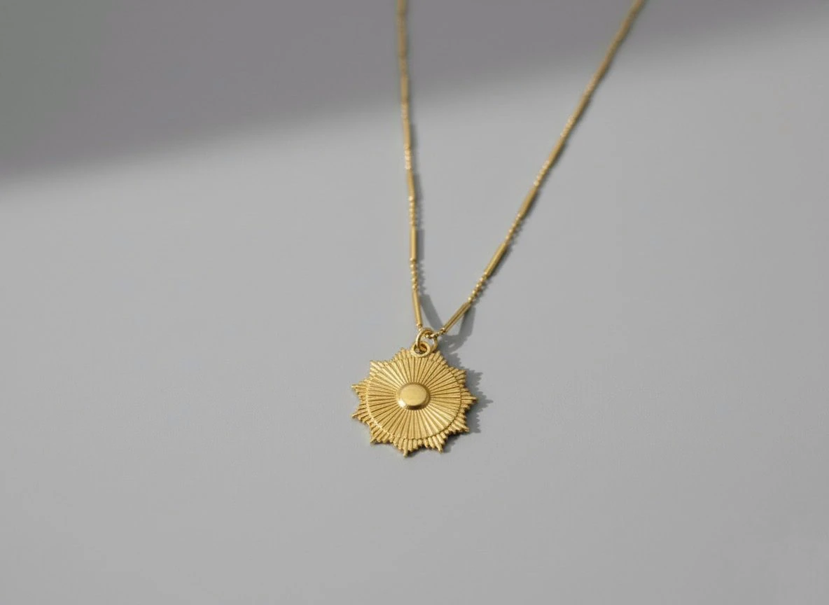 Solis Madalyon Kolye