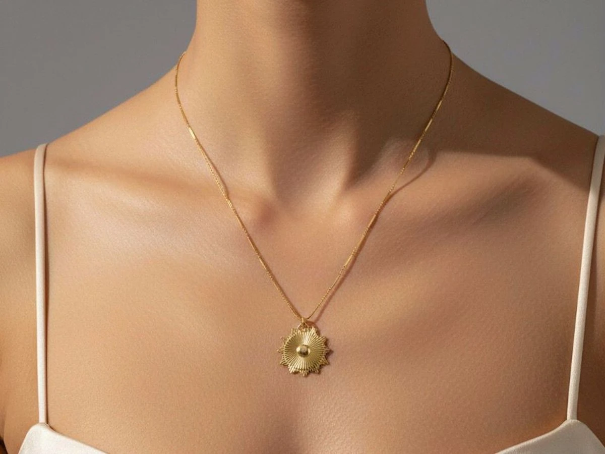 Solis Madalyon Kolye