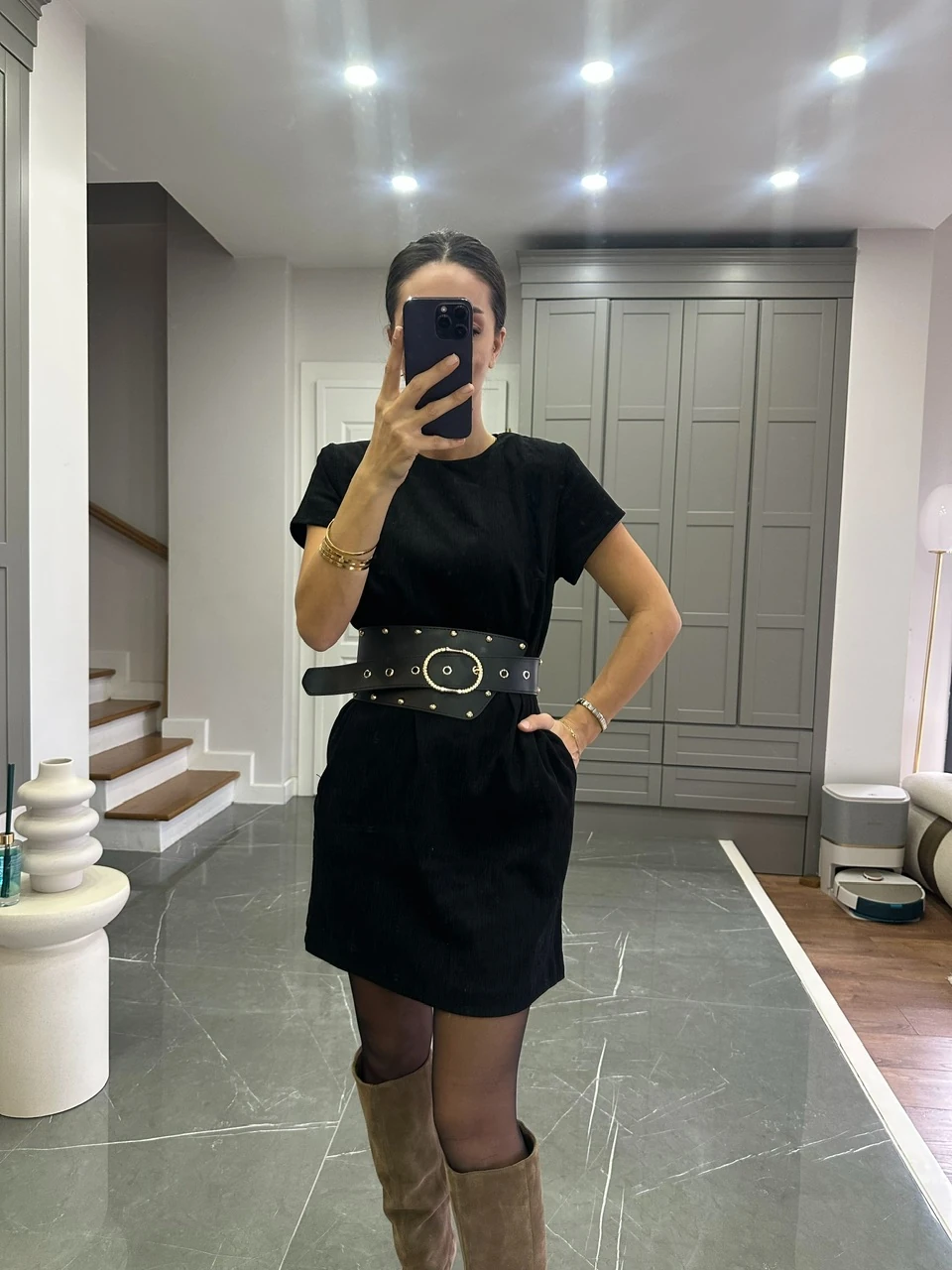 Kemerli Kadife Kısa Elbise  - Siyah