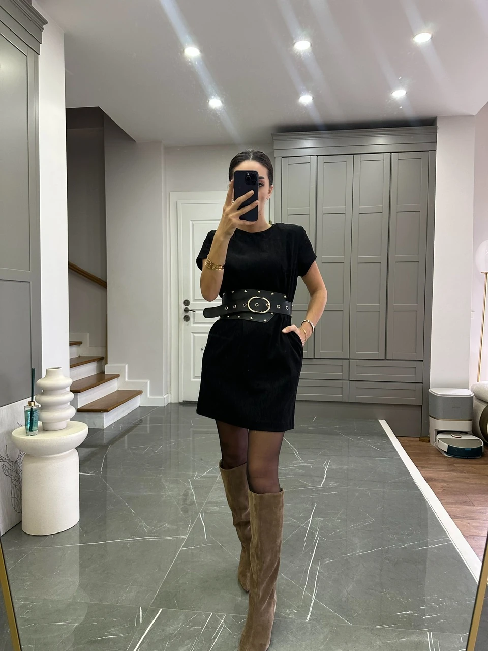 Kemerli Kadife Kısa Elbise 