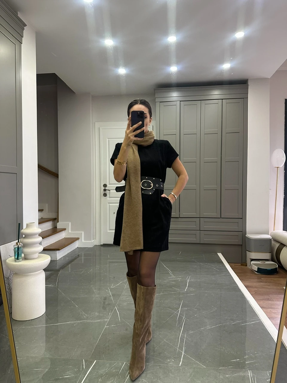 Kemerli Kadife Kısa Elbise 