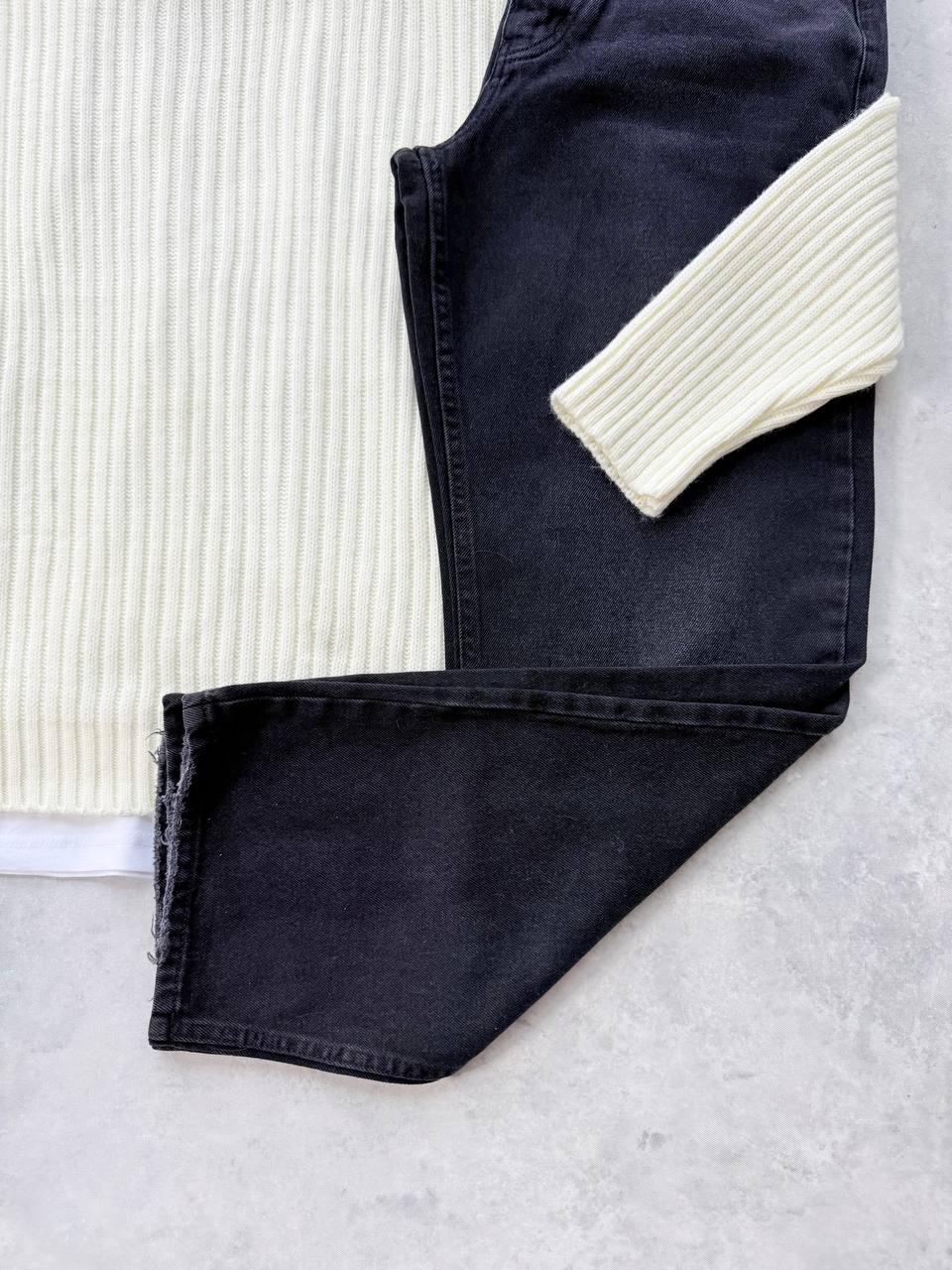 Premium Bisiklet Yaka Şeritli Kazak & Regular Kot Pantolon