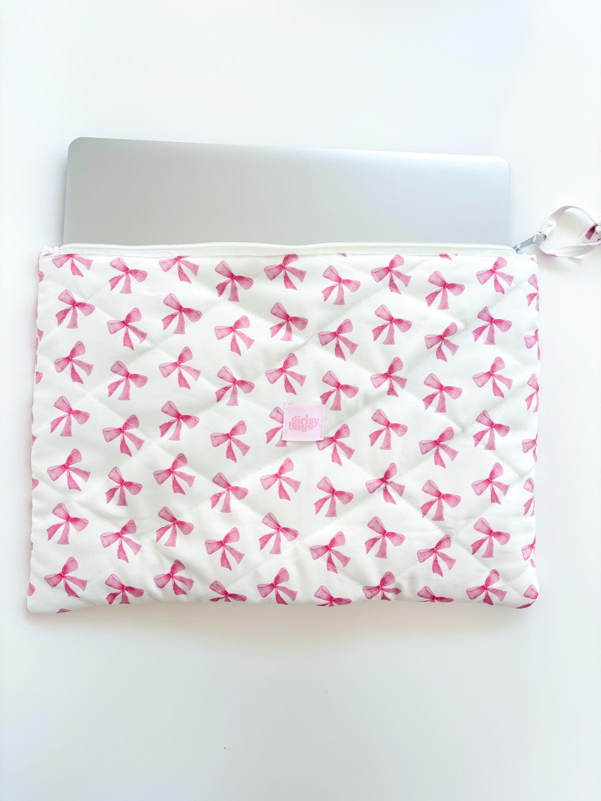 Pembe Kurdeleli Laptop/Tablet Kılıfı 