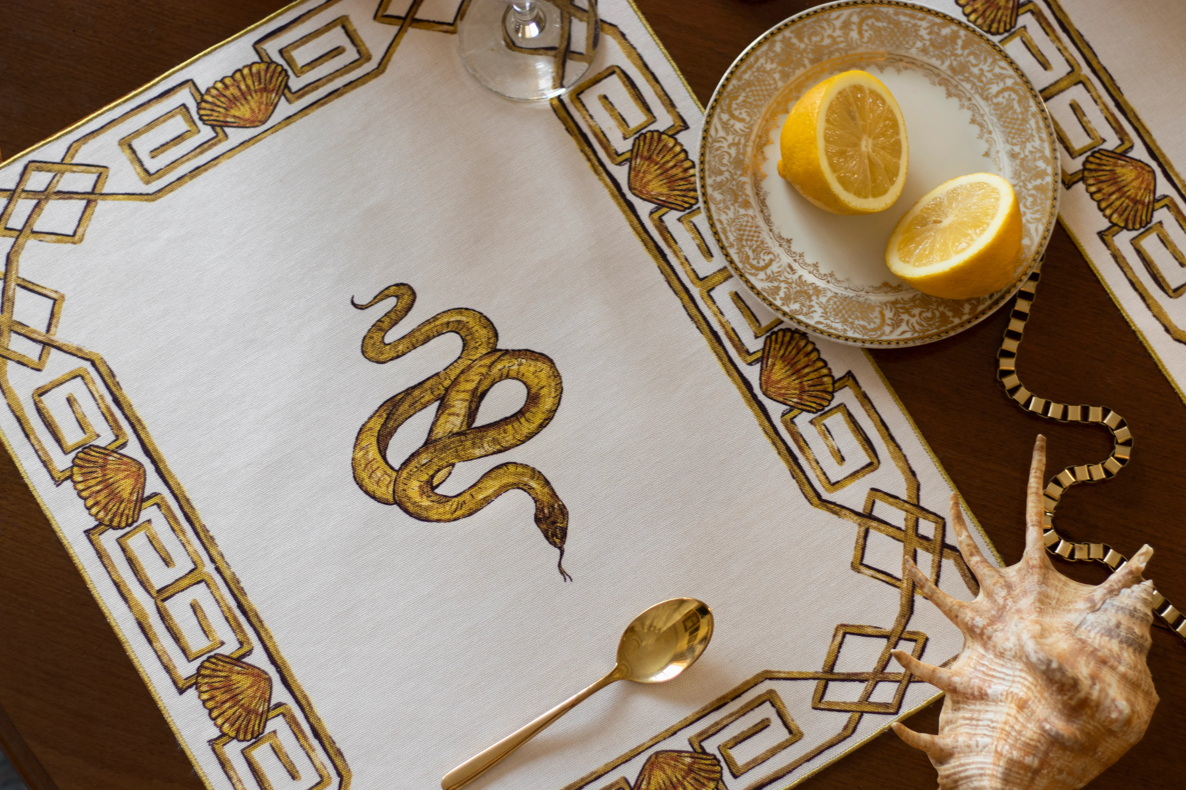 Herculaneum'un Yılanı: Gölgelerin Tanrısı Amerikan Servisi (4'lü Set)