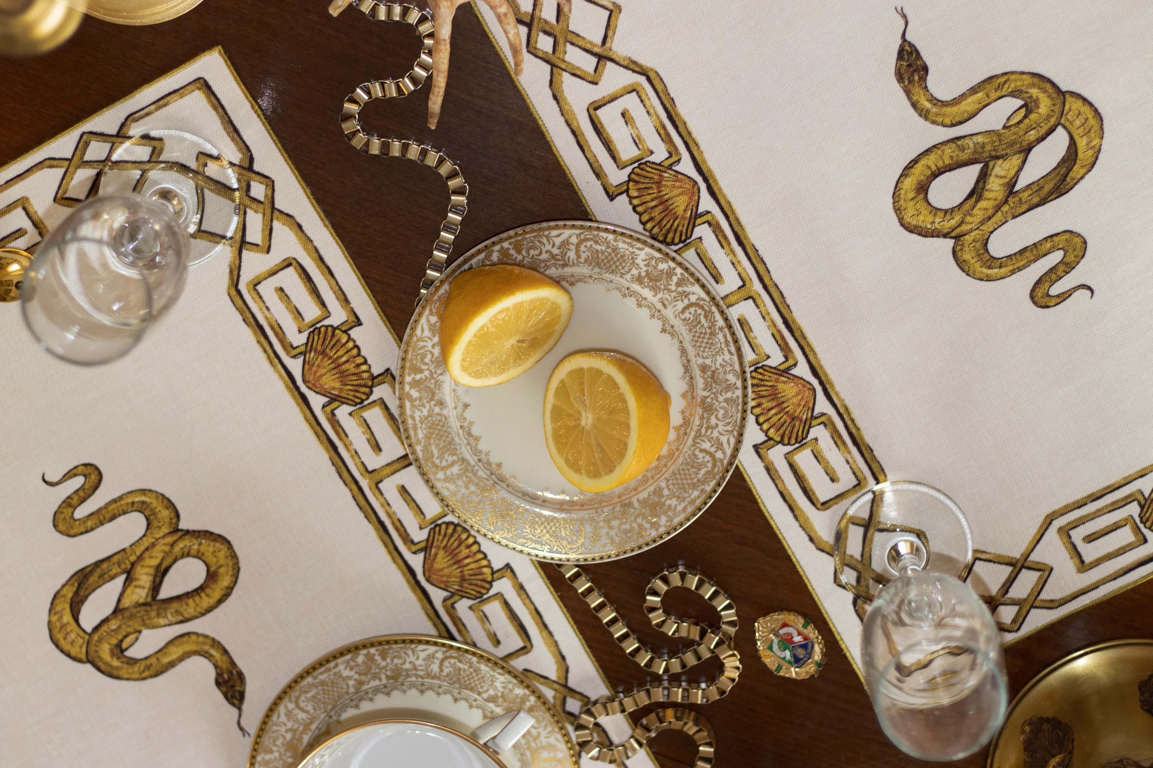 Herculaneum'un Yılanı: Gölgelerin Tanrısı Amerikan Servisi