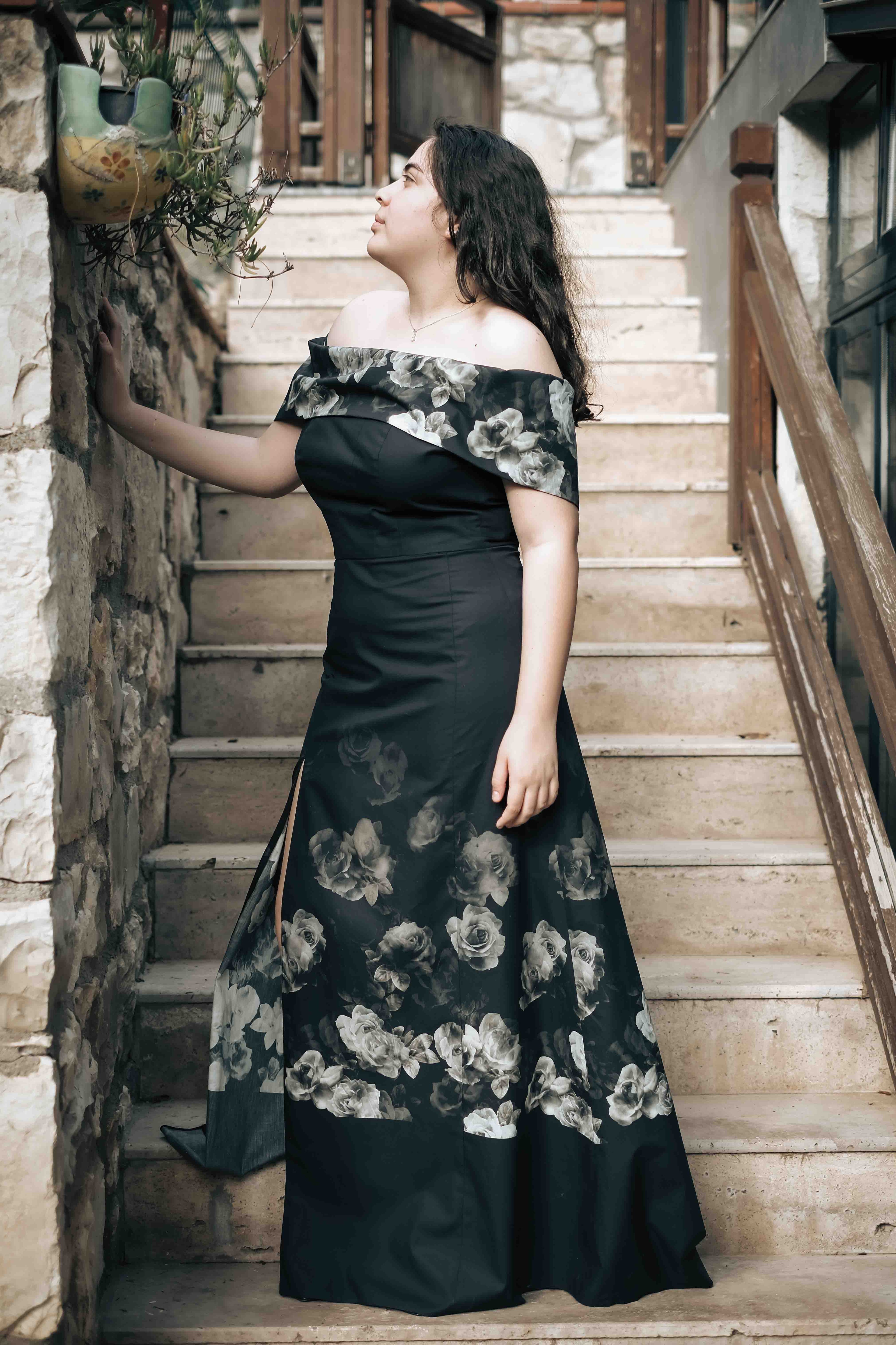 Gül Detaylı Pamuk Saten Elbise