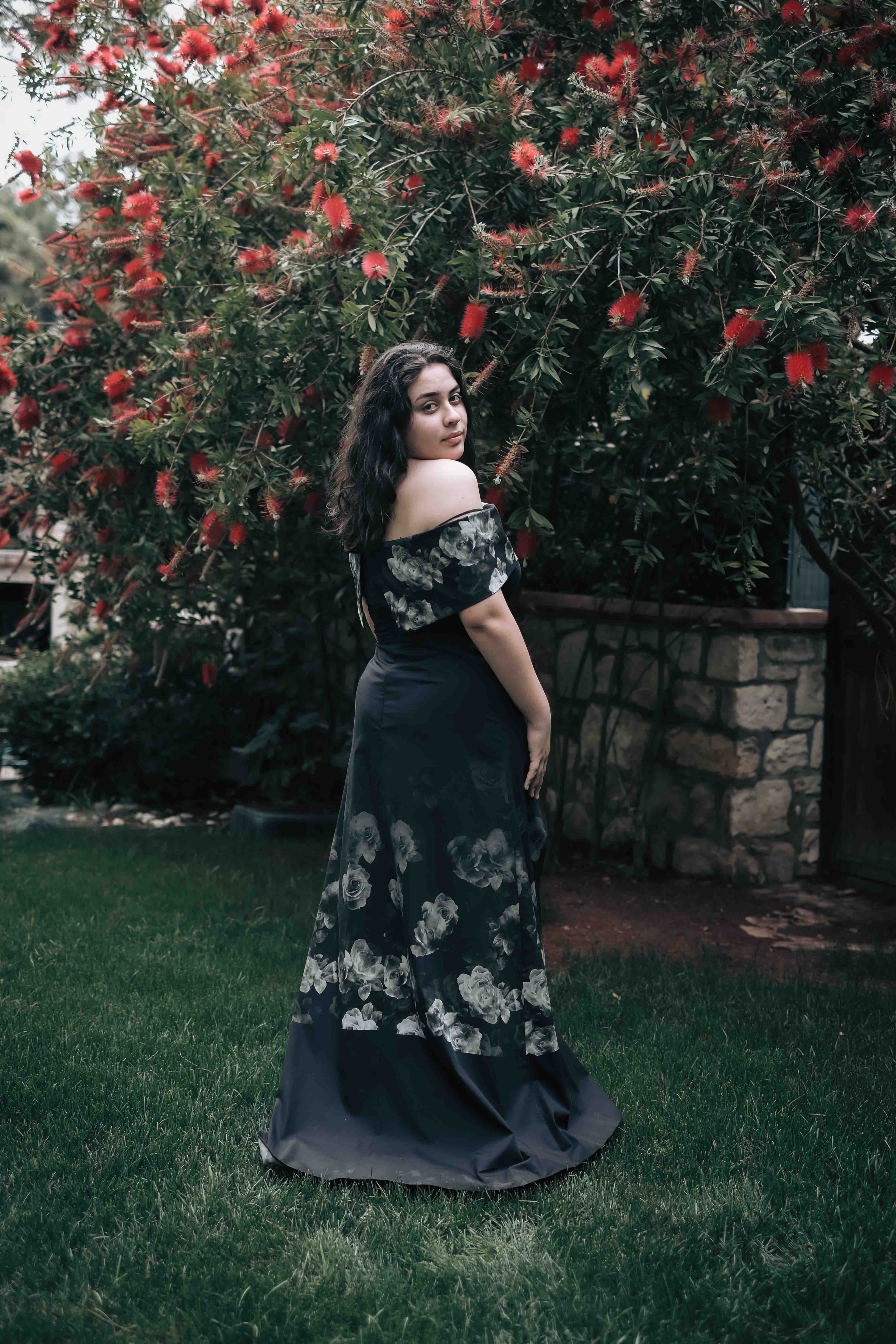 Gül Detaylı Pamuk Saten Elbise
