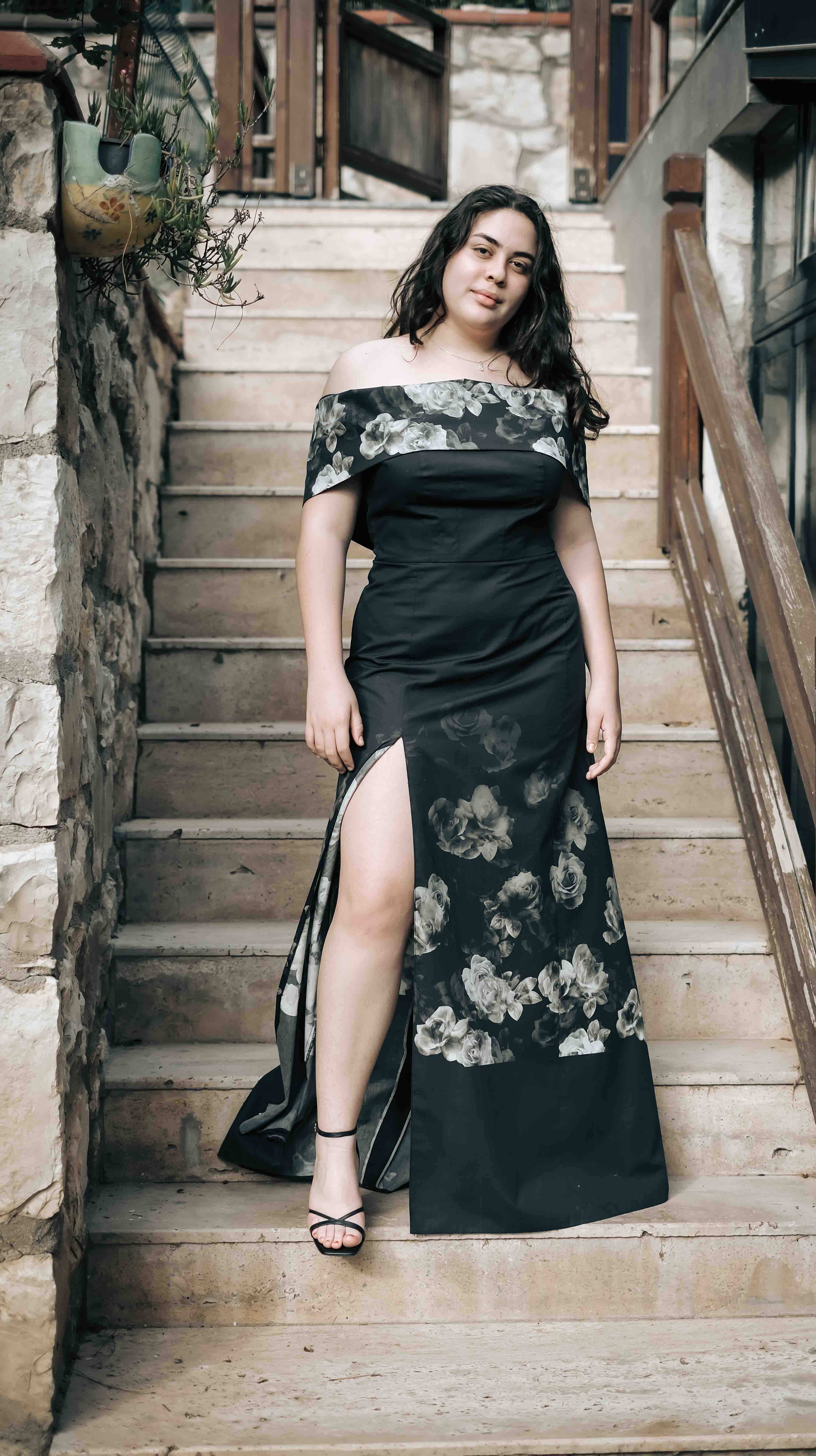Gül Detaylı Pamuk Saten Elbise
