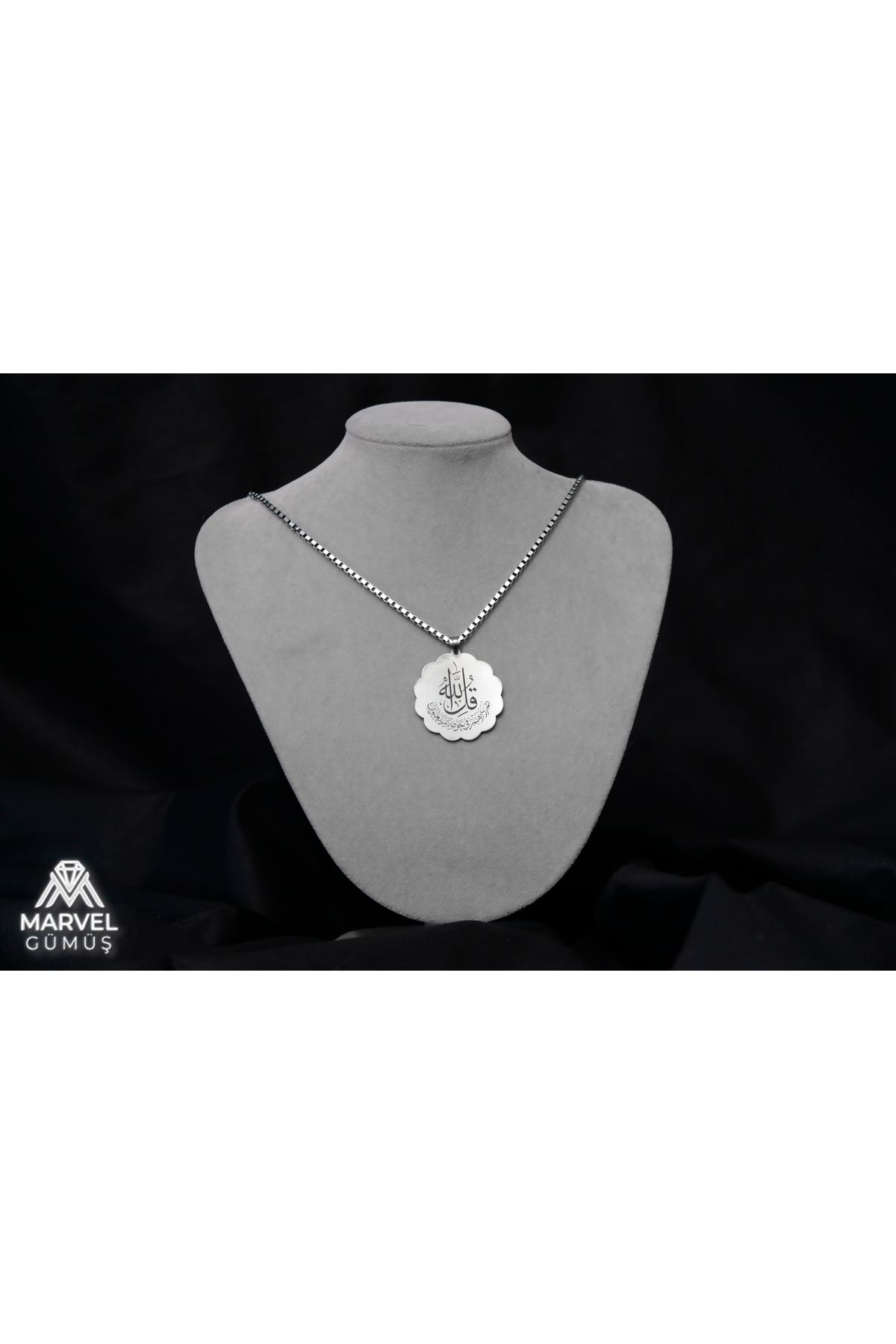 Gümüş Papatya Model Madalyon Kolye