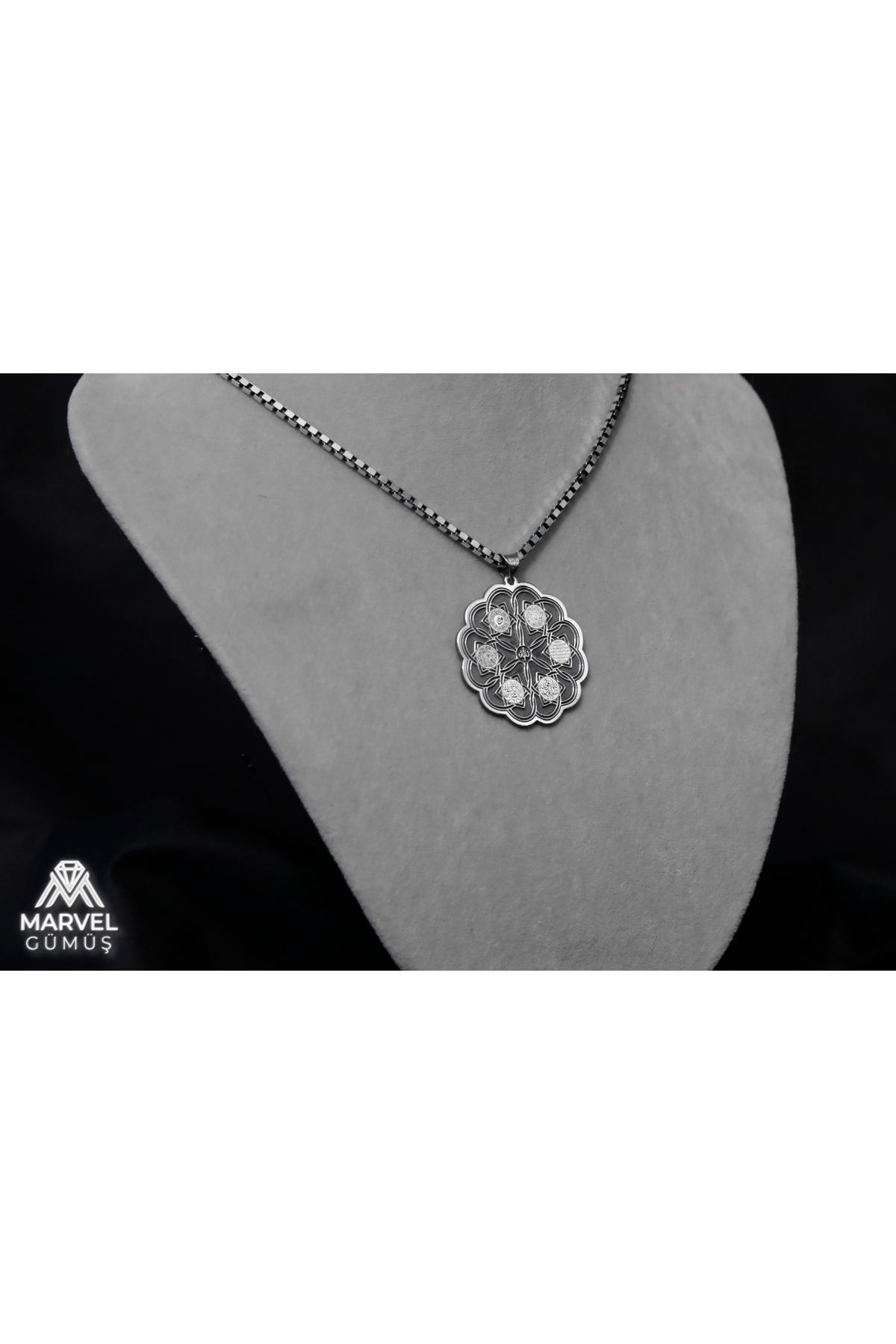 Gümüş Papatya Model Madalyon Kolye