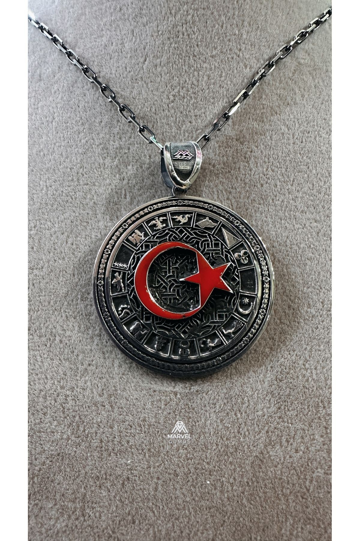 925 Ayar Gümüş Mineli Ay-Yıldız İşlemeli Madalyon Kolye