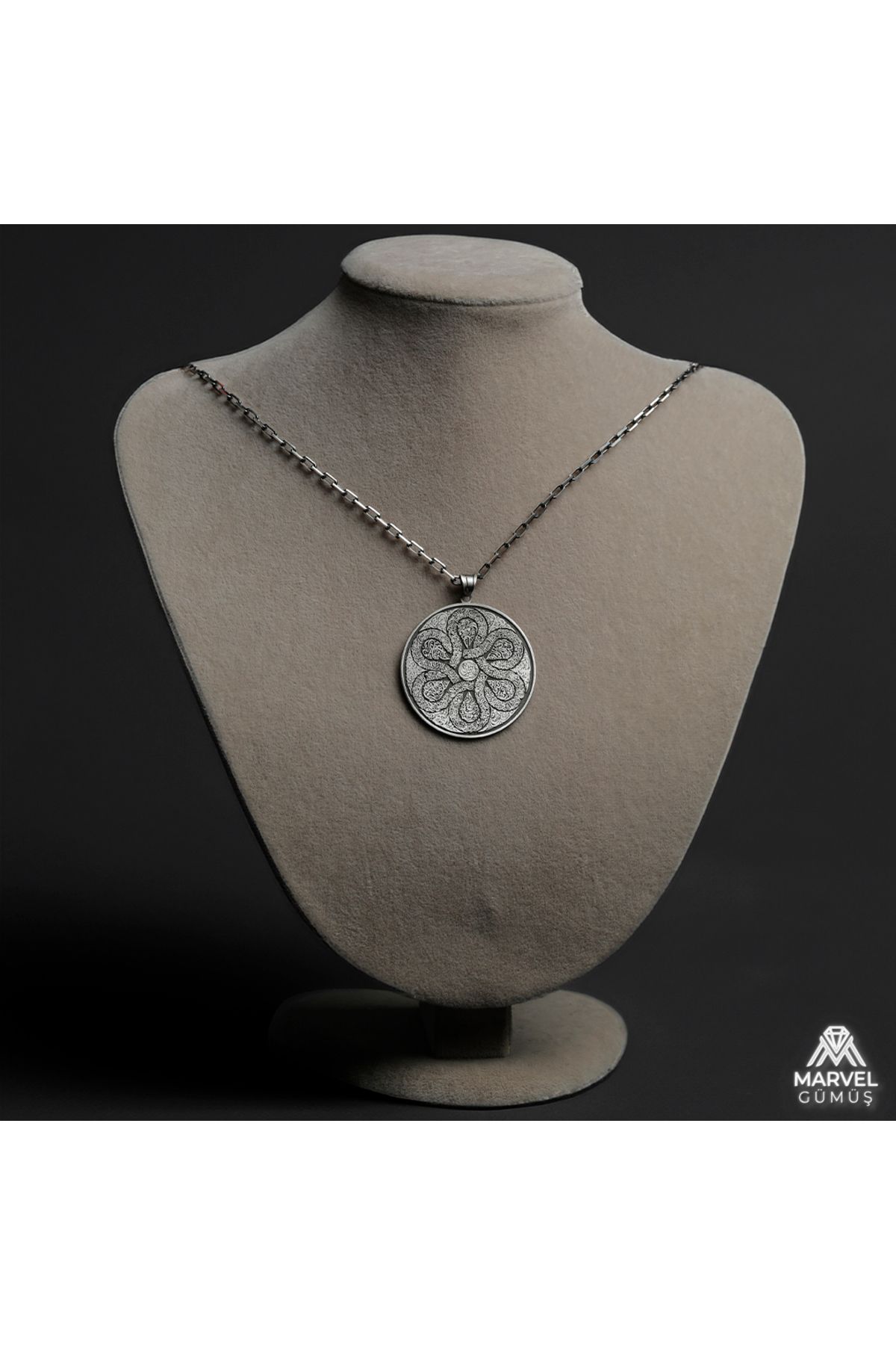 Fecir Suresi İşlemeli Tasarım Gümüş Kolye