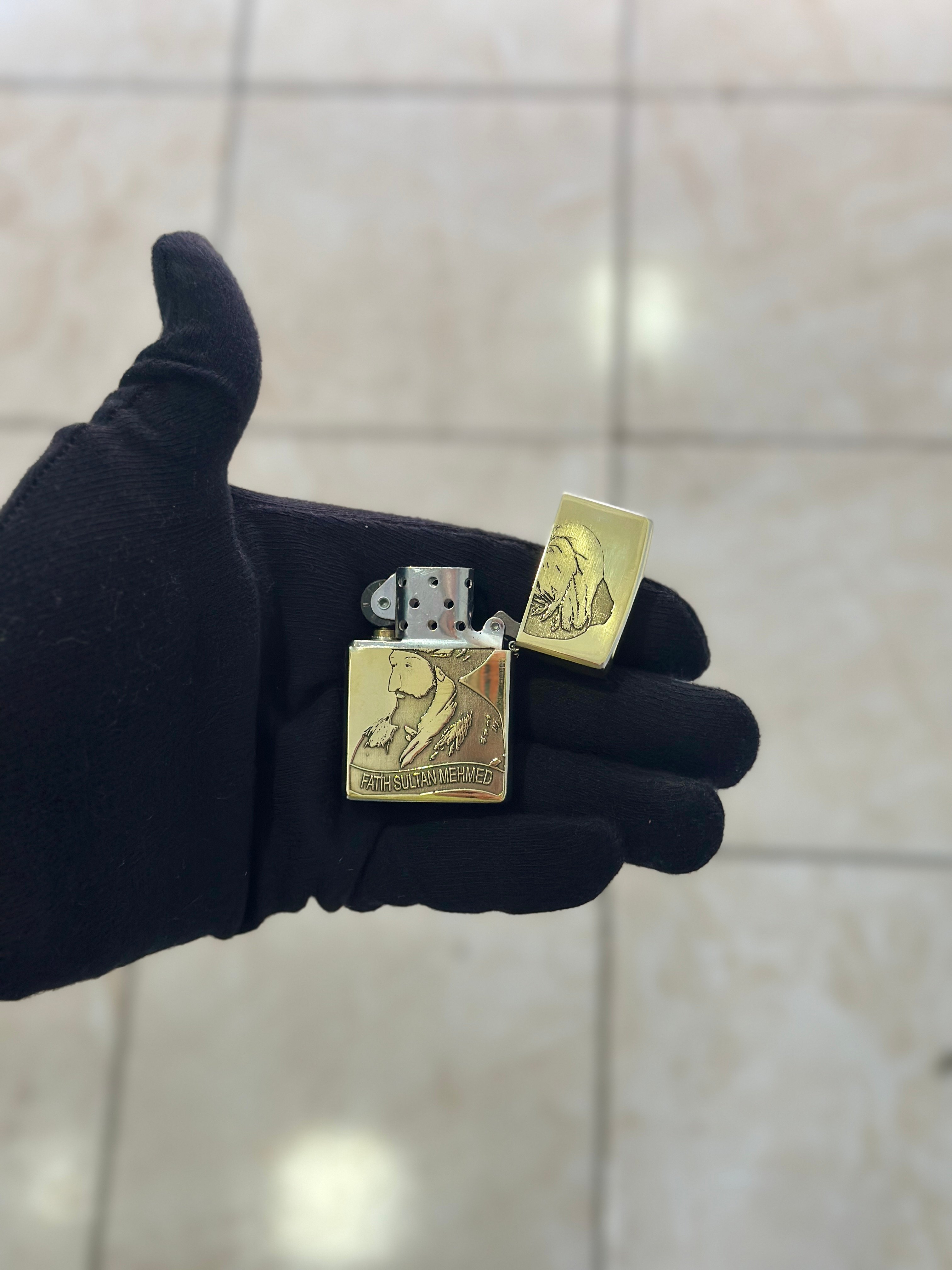 Fatih Sultan Mehmed İşlemeli Zippo Çakmak