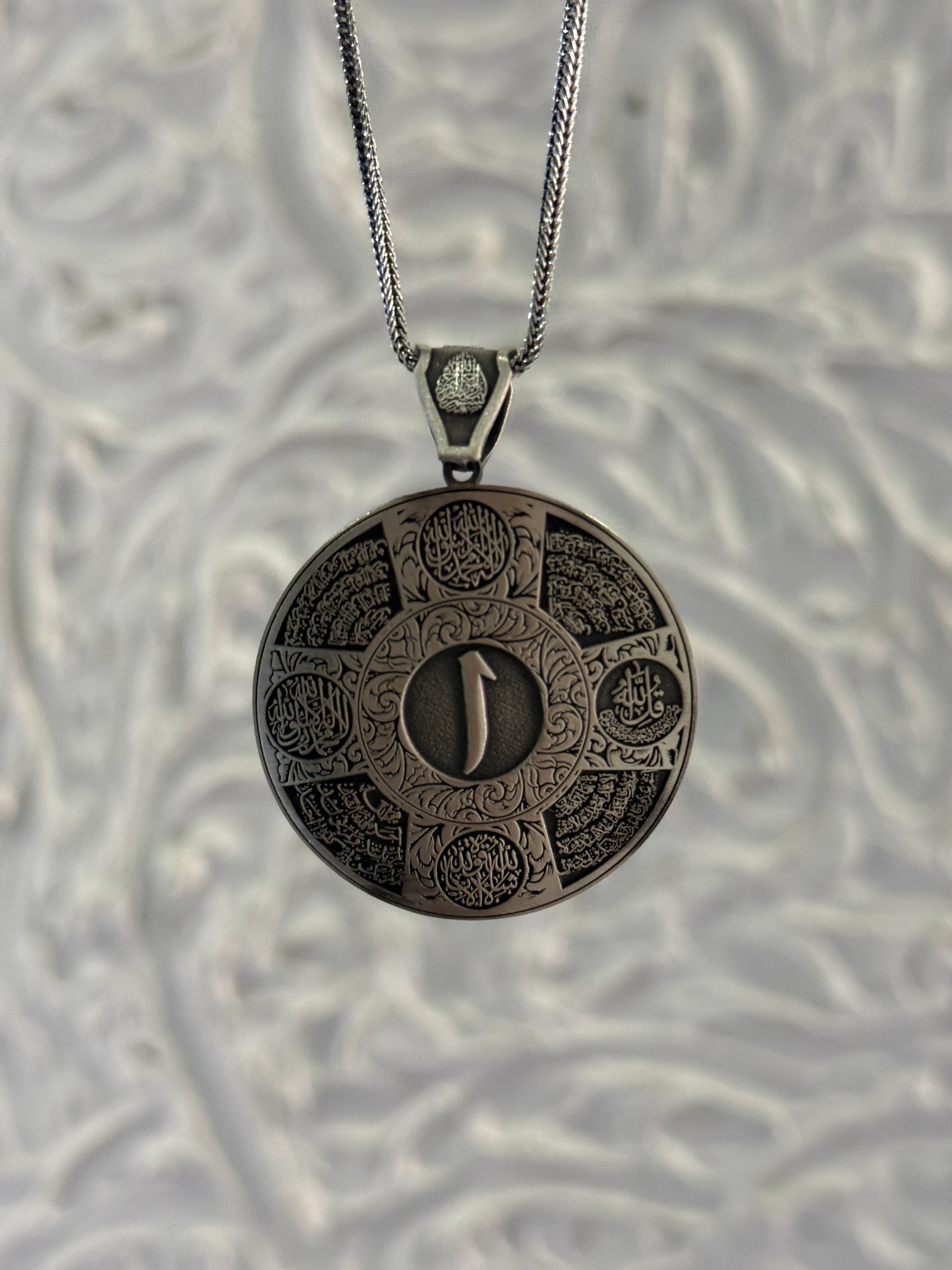 922 Ayar Elif İşlemeli Koruma Gümüş Madalyon Kolye